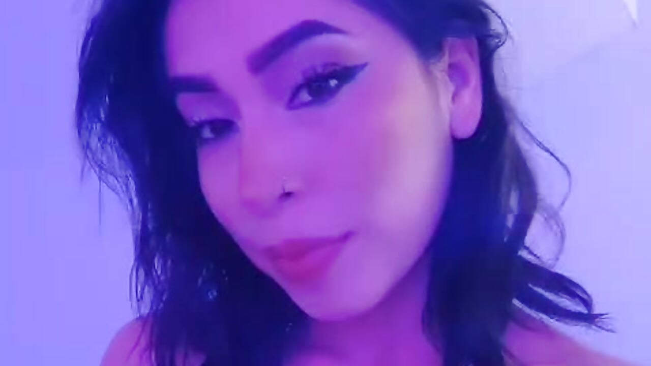 kiss 👾 - video by Carolina_Arias cam model