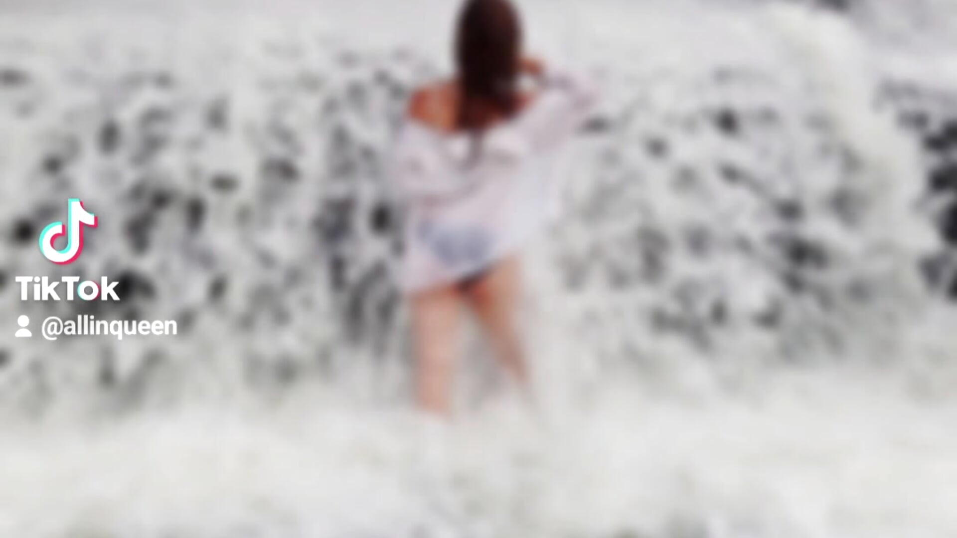 I'm cooling myself down  🥵😜😍 - video by allinqueen cam model