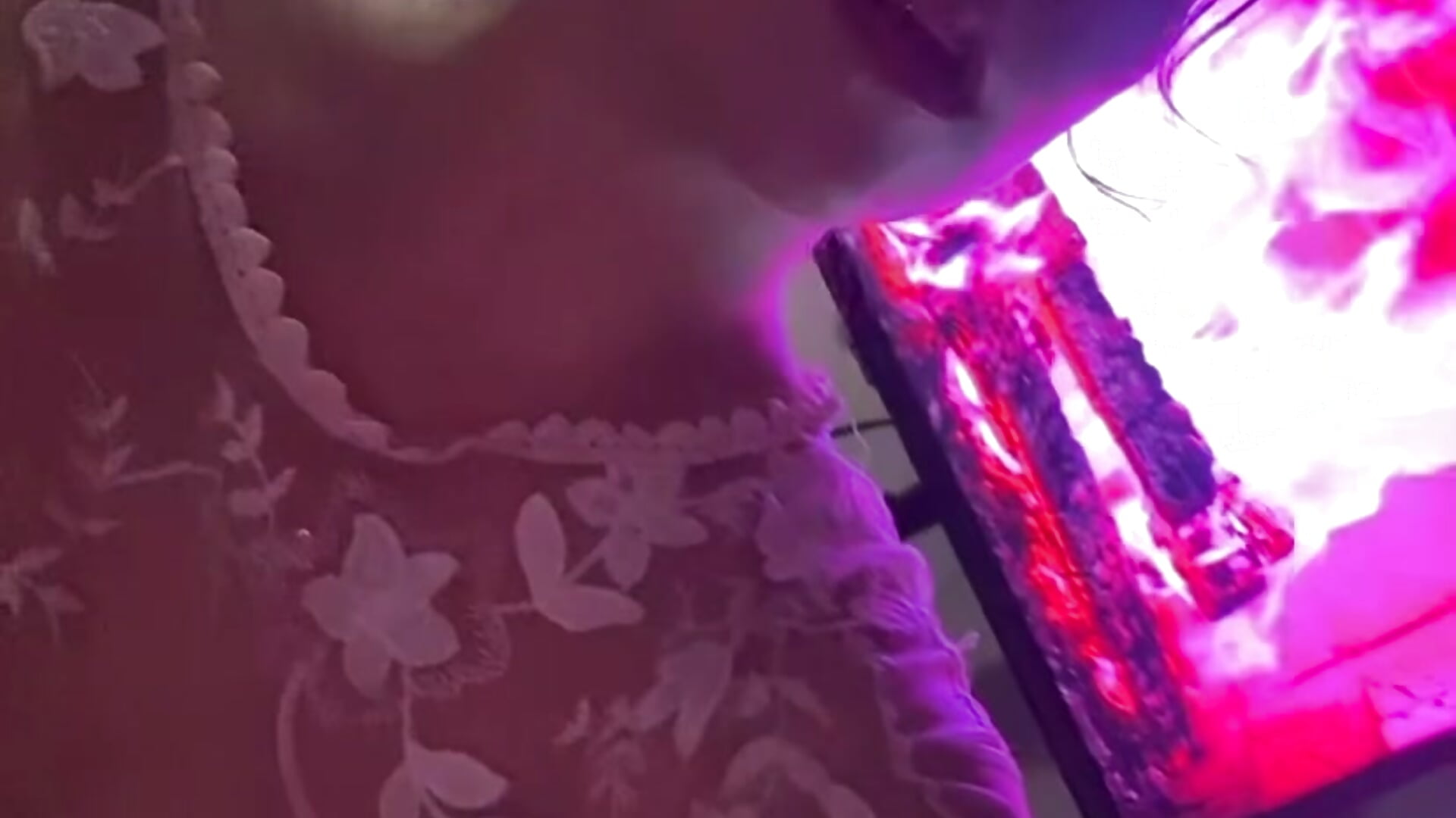 🤨 — filmik AliciaChelios, modela(-lki) na kamerkach