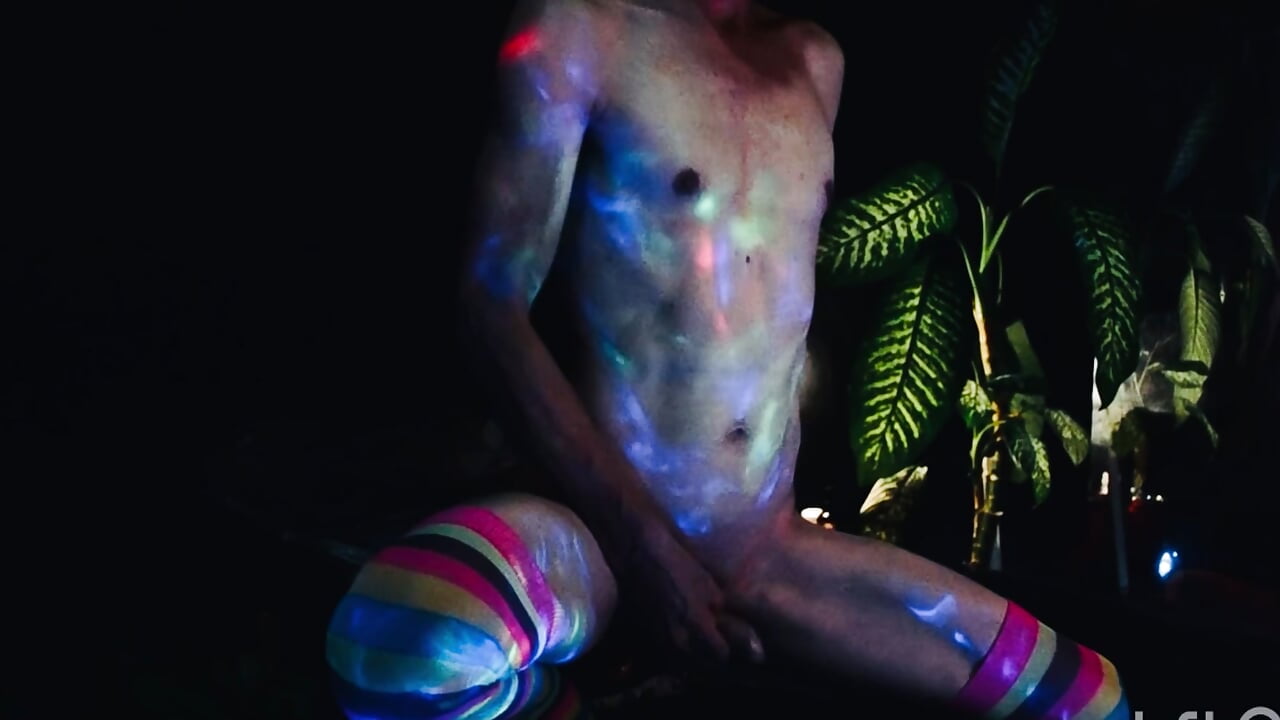 video-output-EB9C54C8-064B-4925-88A0-3085500D5862-1 - laye19 캠 모델의 동영상