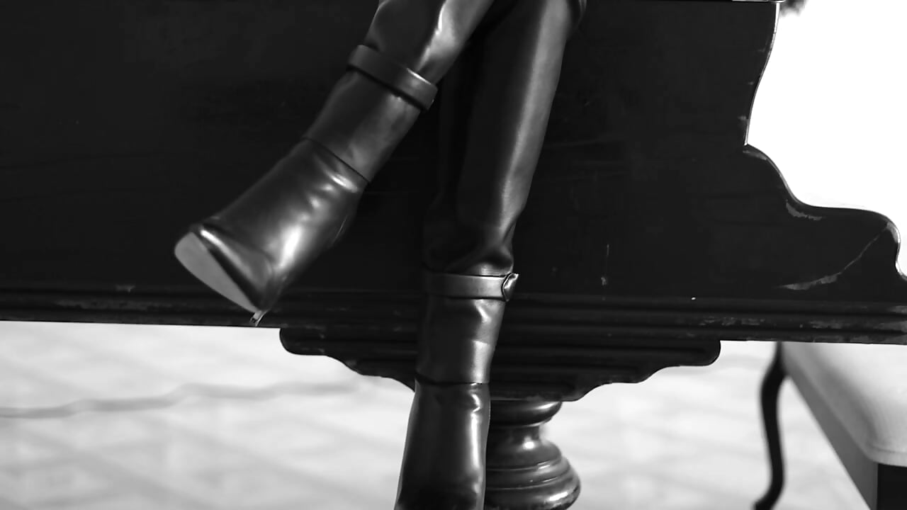 photo shoot in sexy Vinician style - video by yourbabysakuraa cam model