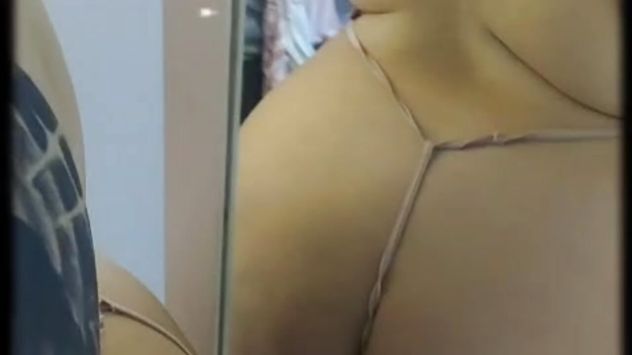 Each second is more intense than the previous… do you dare? 😏 – video od webkamerové modelky EmmaRouss1