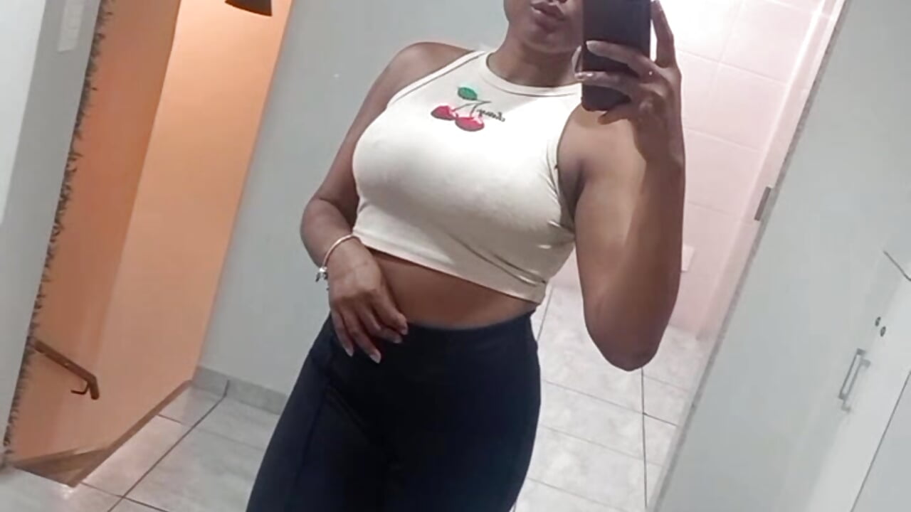 VID_20250421_070400_328 - video by RebecApreta cam model