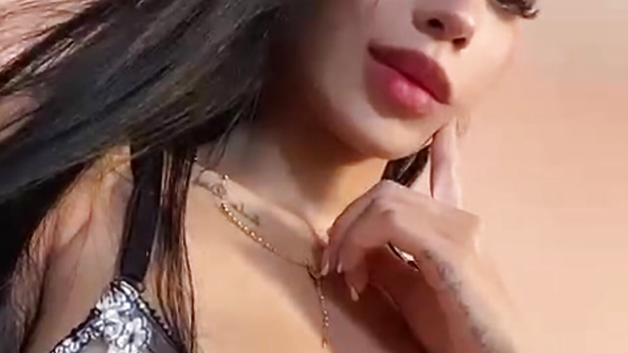 Wiating for you - video by emmma_smith cam model