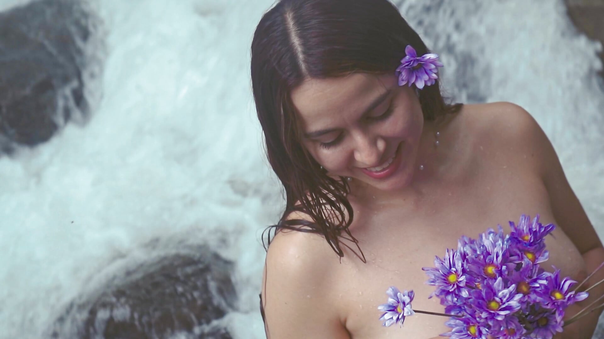 being especially natural - video by CoralineKam1 cam model