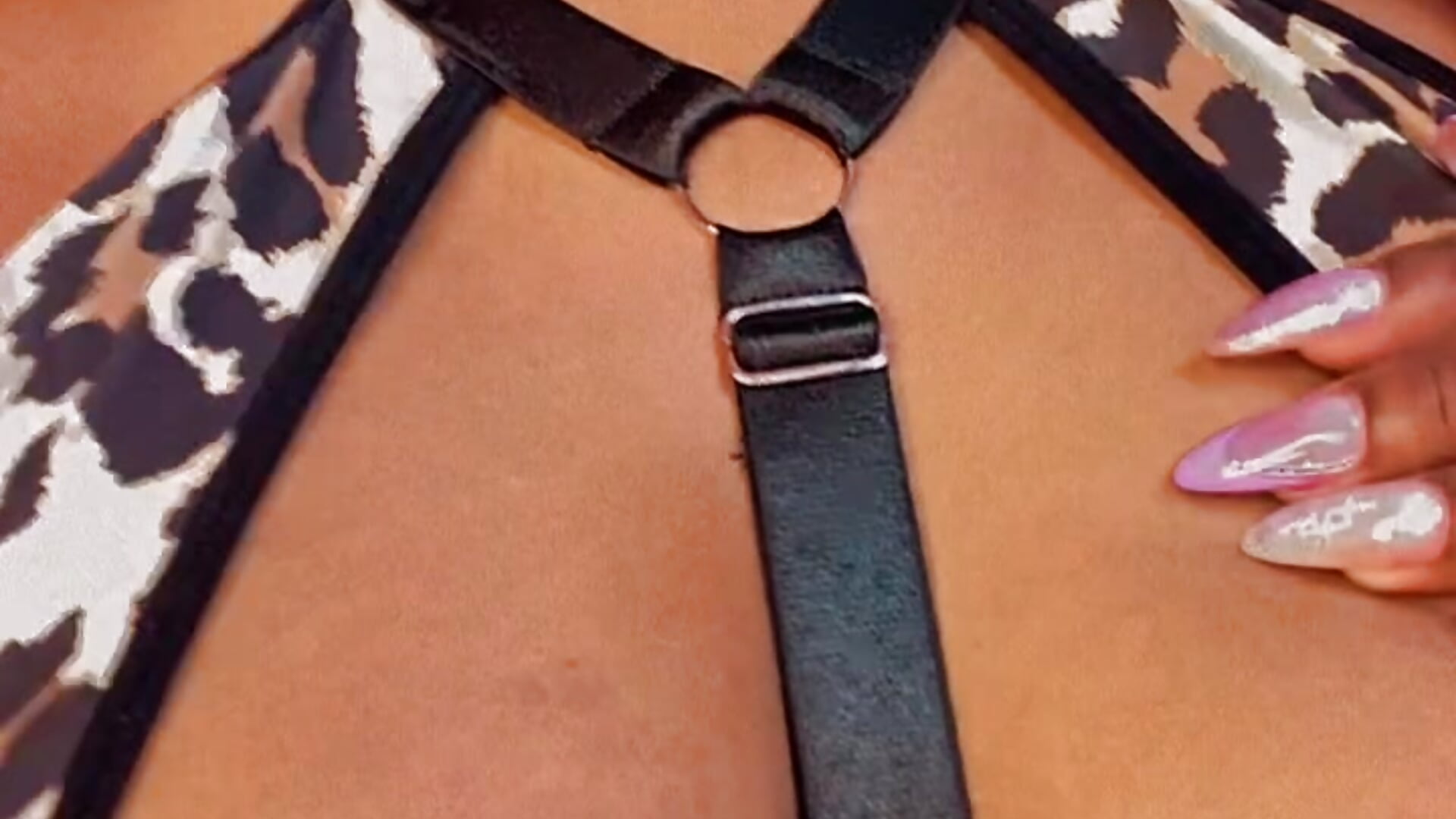 • "Do you want to see me fly with pleasure?" 😏💋－カメラキャストのlennacooperの動画