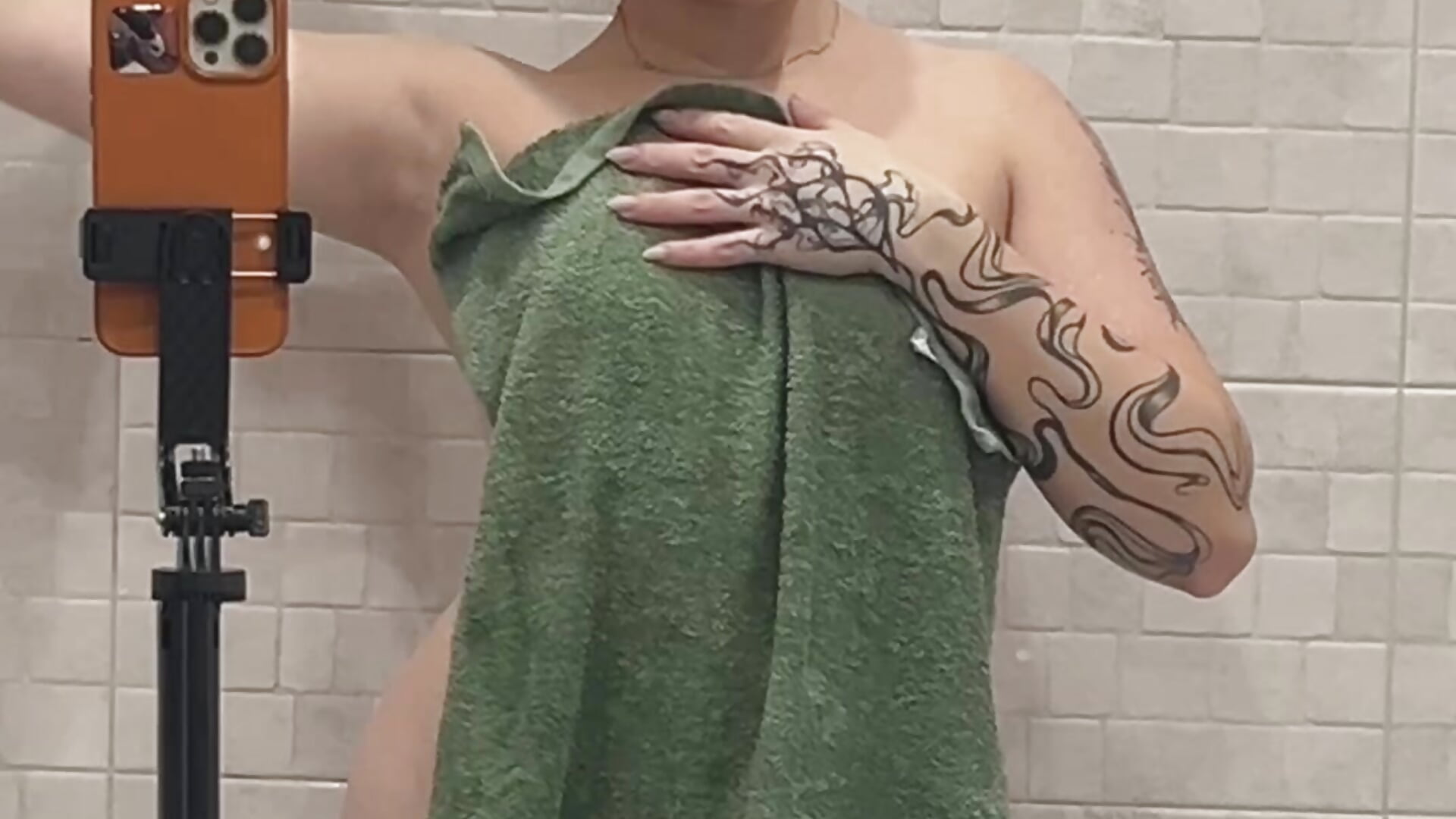 Look? - royce_ghost1 캠 모델의 동영상