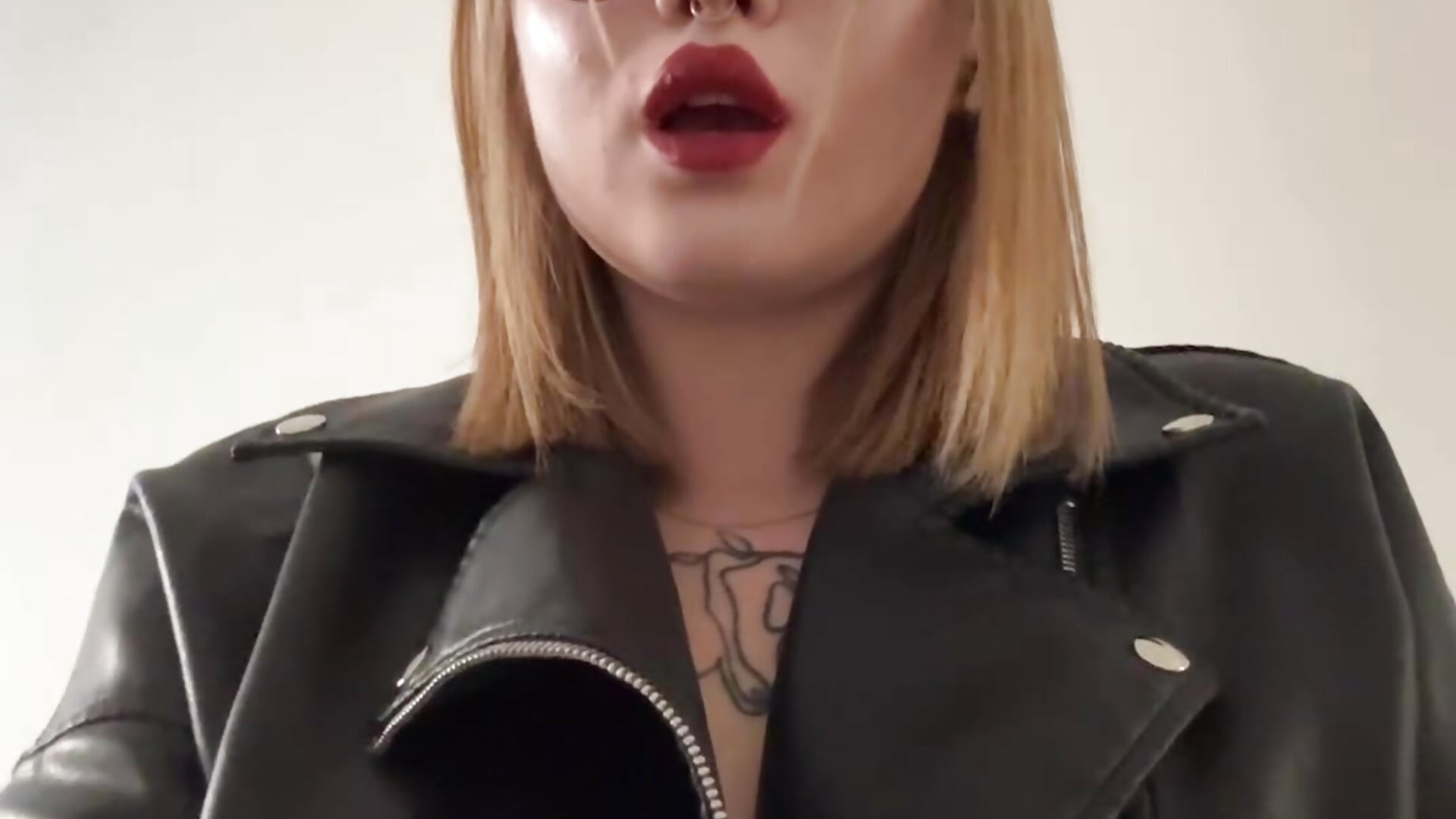 ANIKA SHOW YOUR BOOBS - royce_ghost1 캠 모델의 동영상