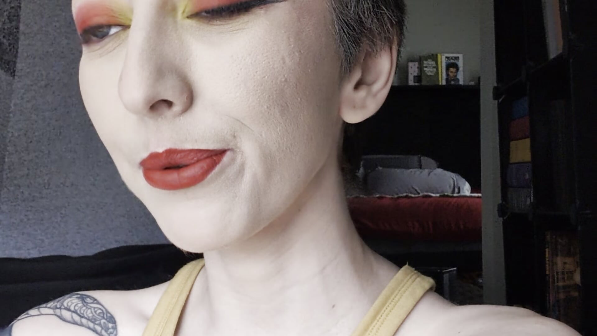 Smoke and chat with me 😁 April 3rd — filmik lovelylucyy, modela(-lki) na kamerkach