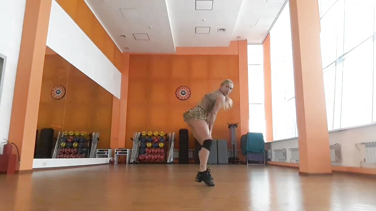 Very hot– MuscleXXXBarbie kameramodell videója