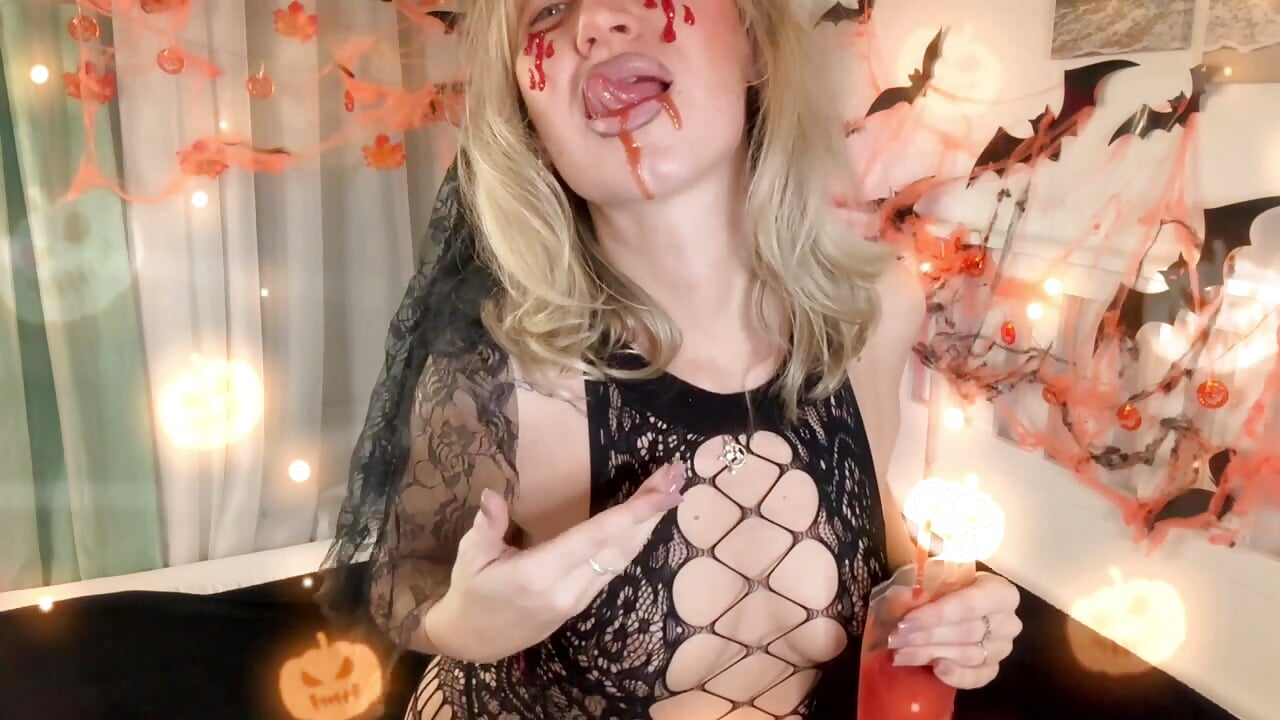 Happy Halloween, guys!👻 – видео вебкам-модели MilaBott