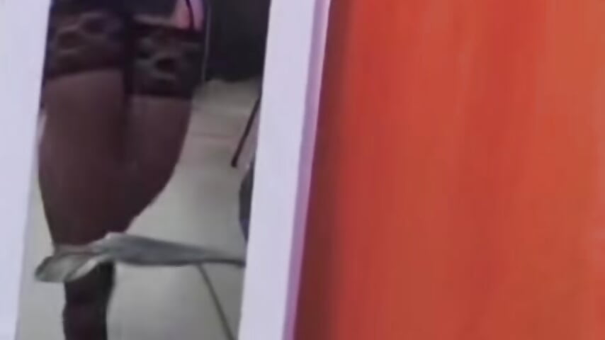 Talons, jupe en cuir et porte-jarretelles 🫦 - curvylaly kullanıcısının videosu
