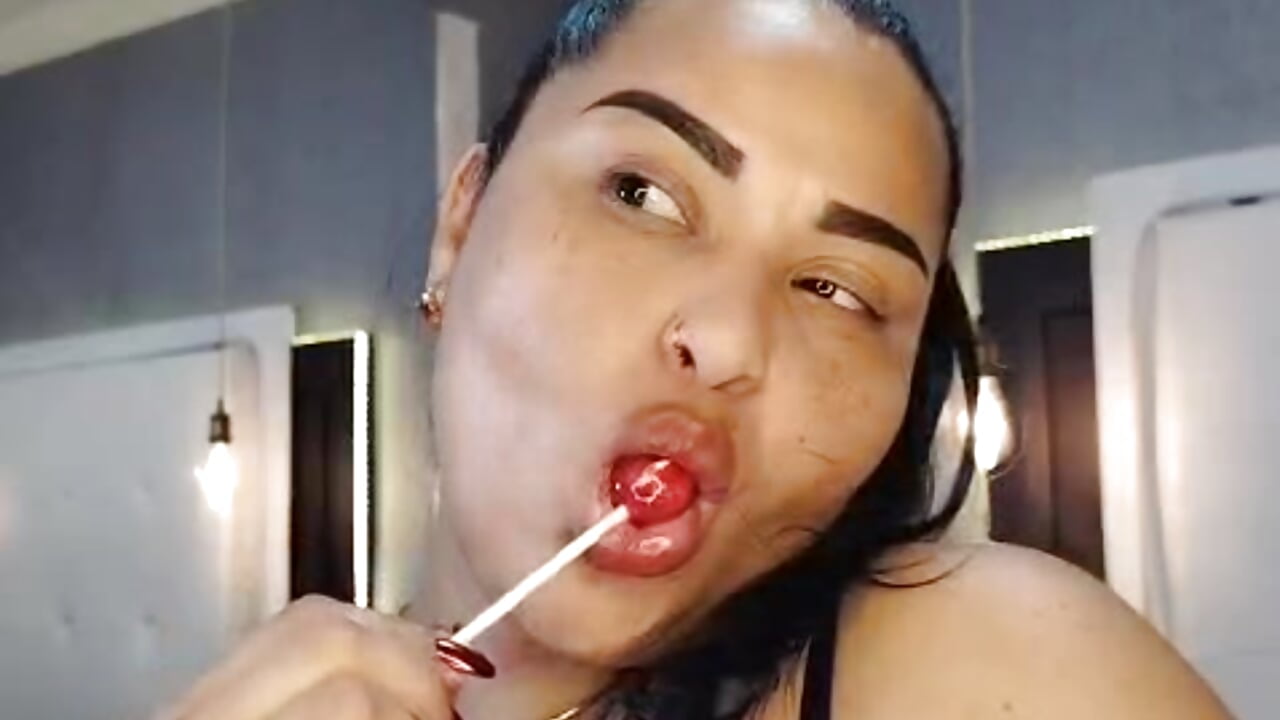 How are you not going to want this chocolate to be your cock? - video di Clarigil modella di cam