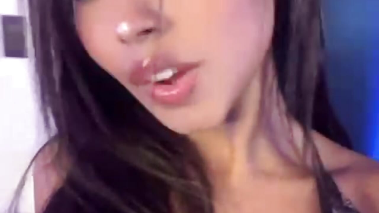 YOUR BAD GIRL - GabrielaLugo adlı kamera modelinin videosu