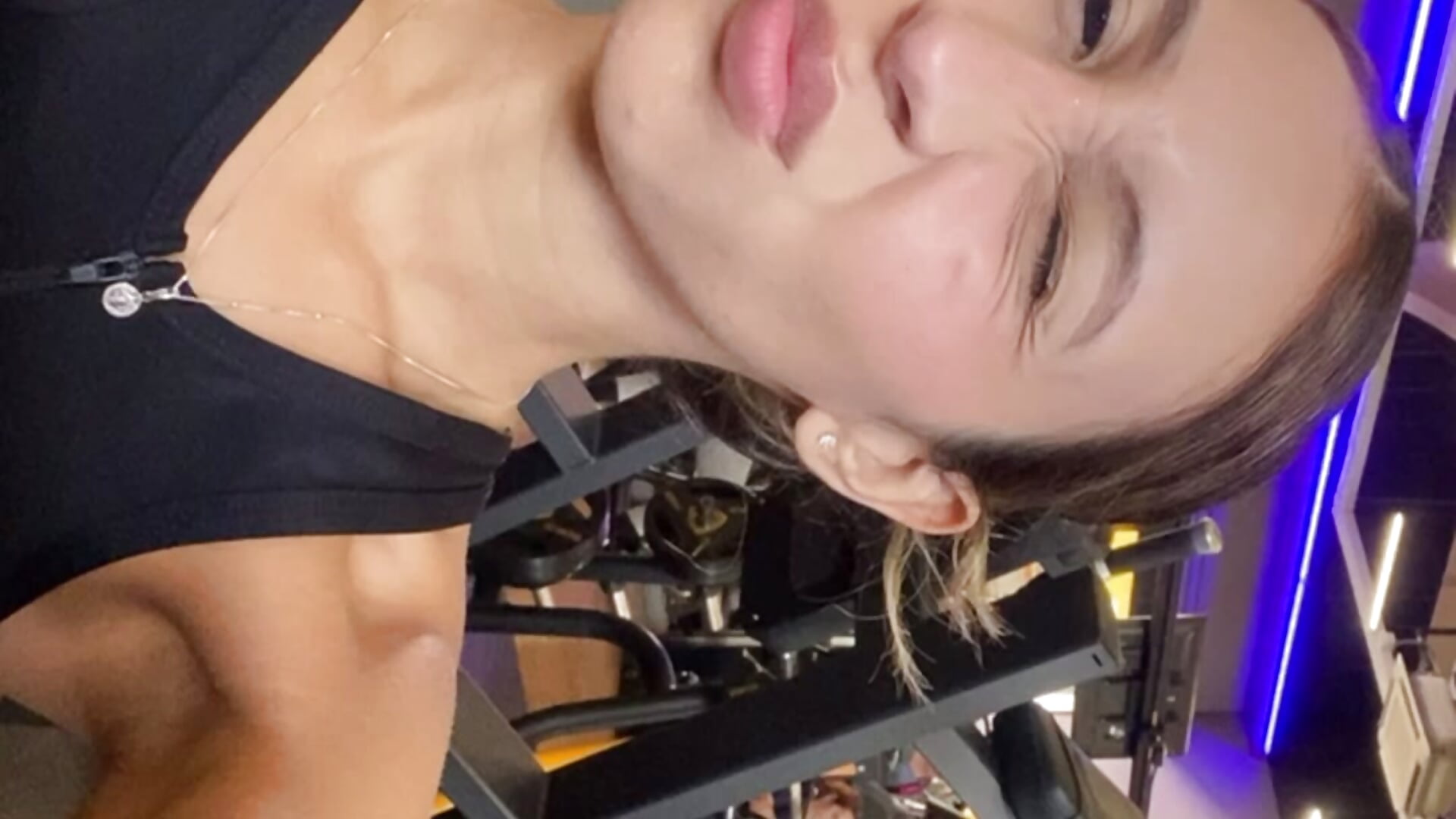 48D91678-1CC7-4490-8B53-C2A71F4C066F.mov - video by Beautifulskinny18 cam model