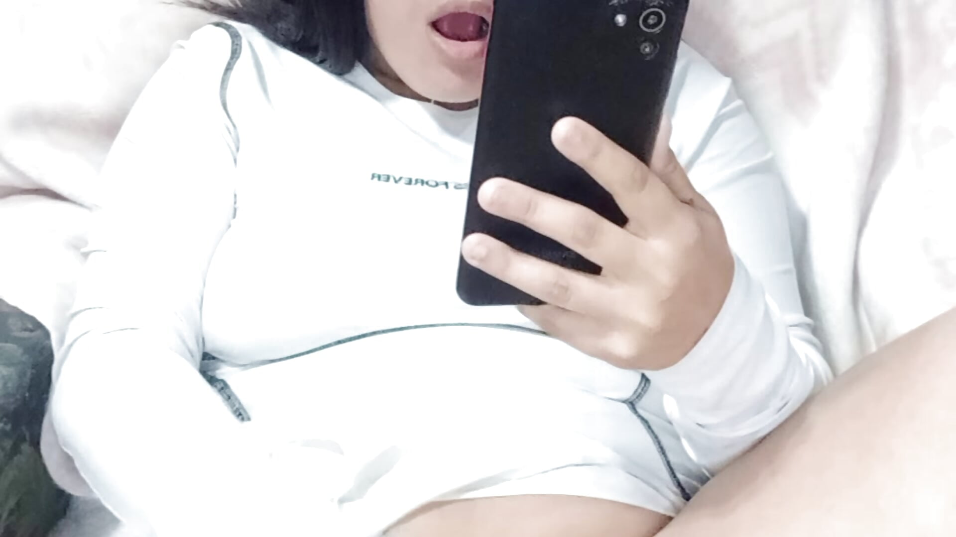 "l touch myself while watching porn" 🎥🙊😱😏 - video by Rosita99 cam model