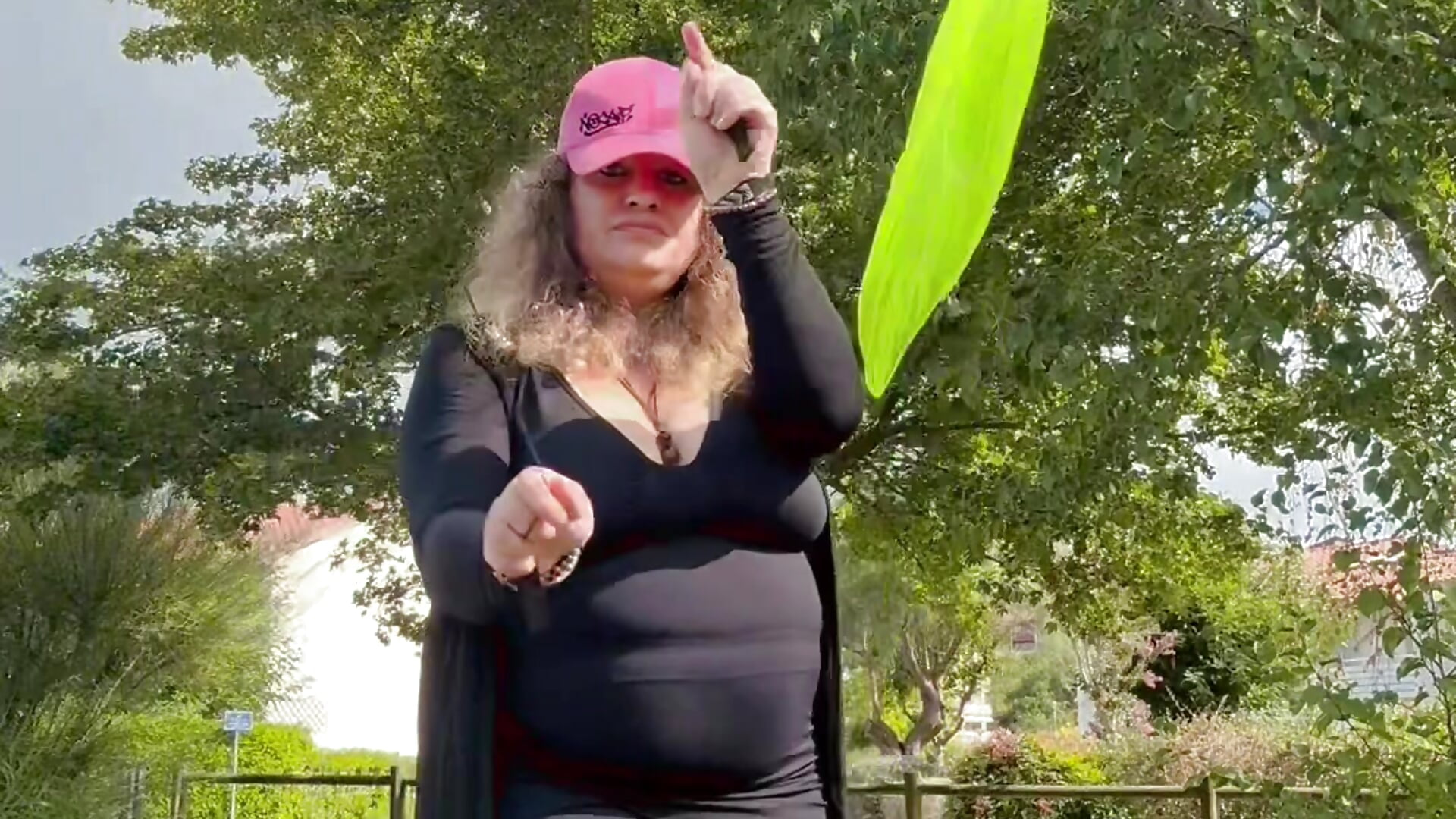 Je jongle avec des bolasses foulard - video di PepperyCodpiece modella di cam