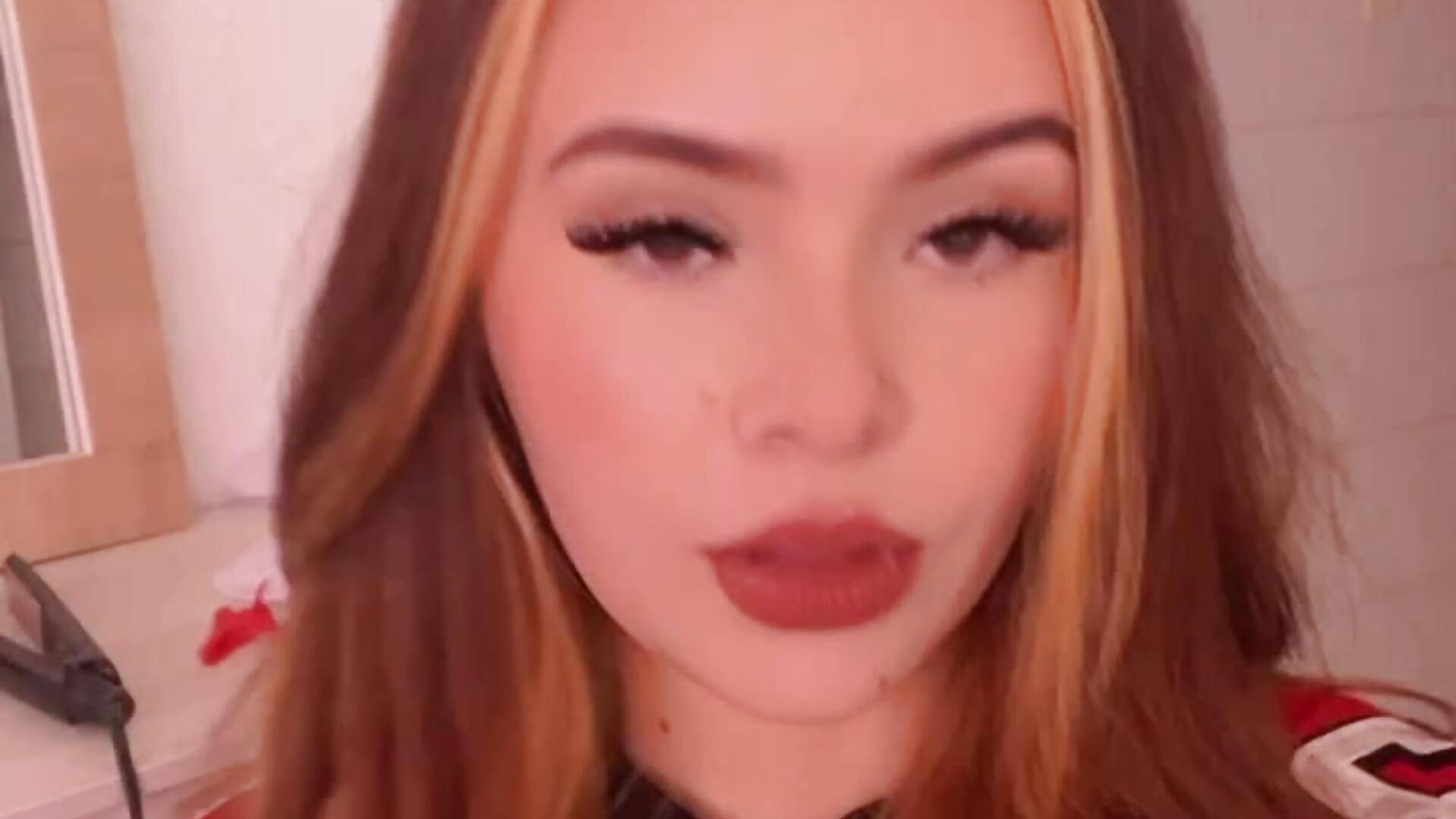 Hi guys - video by littleeSophie cam model