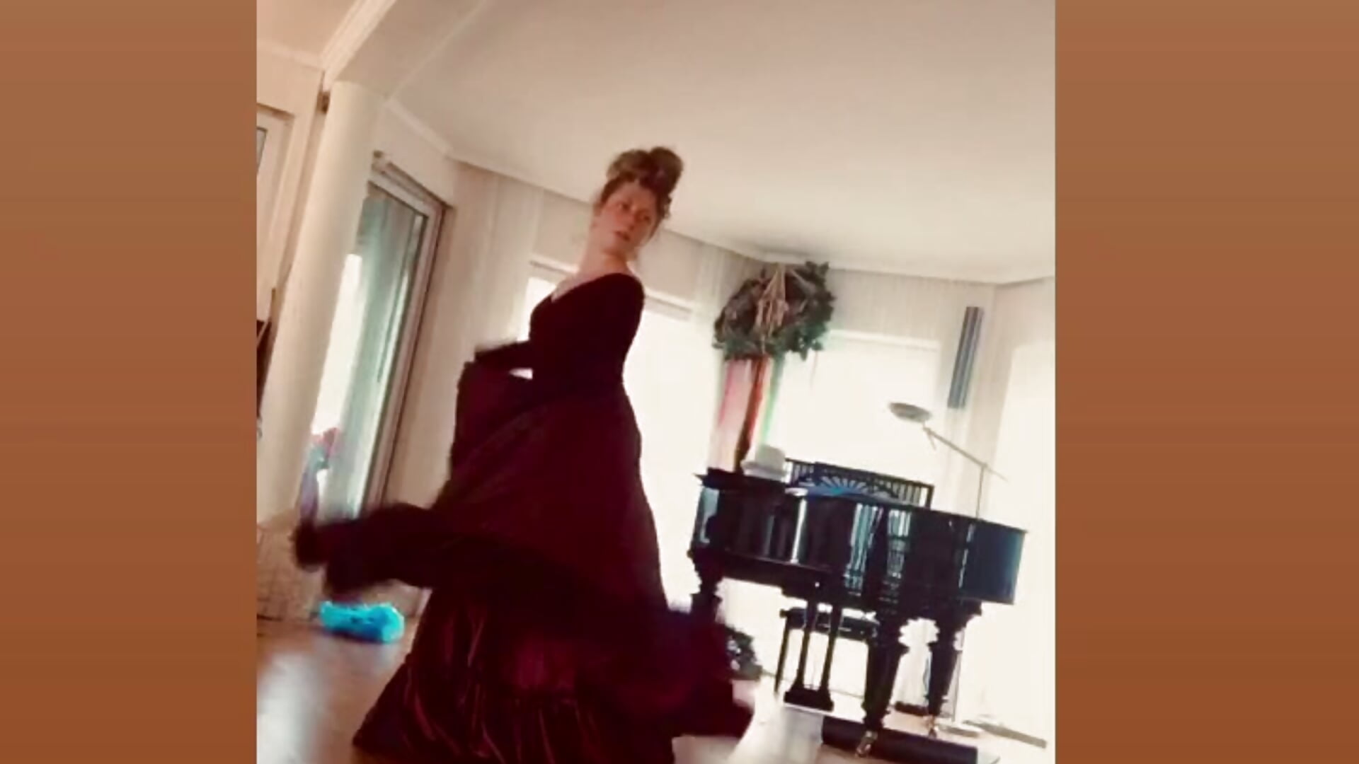 Dressed very well - 視頻由 Belindafly 主播提供