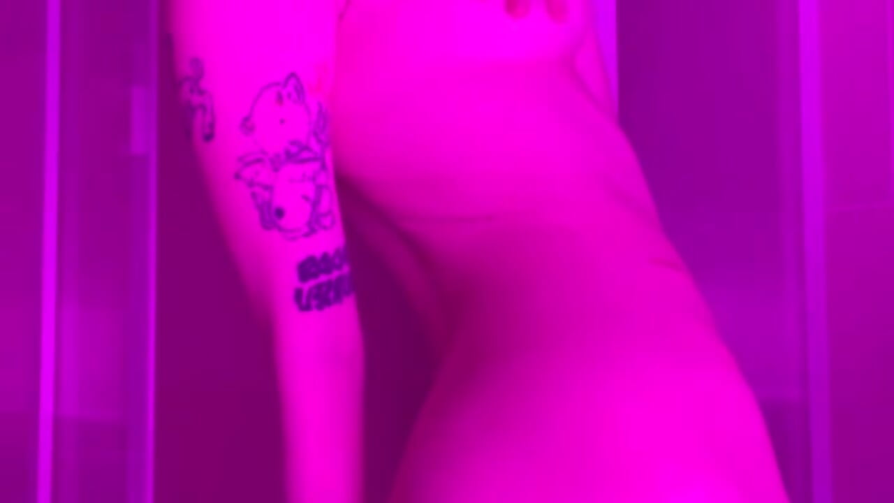 your bitch showed her charms in the shower ✨ - vidéo du modèle de showcams dollfromvenus