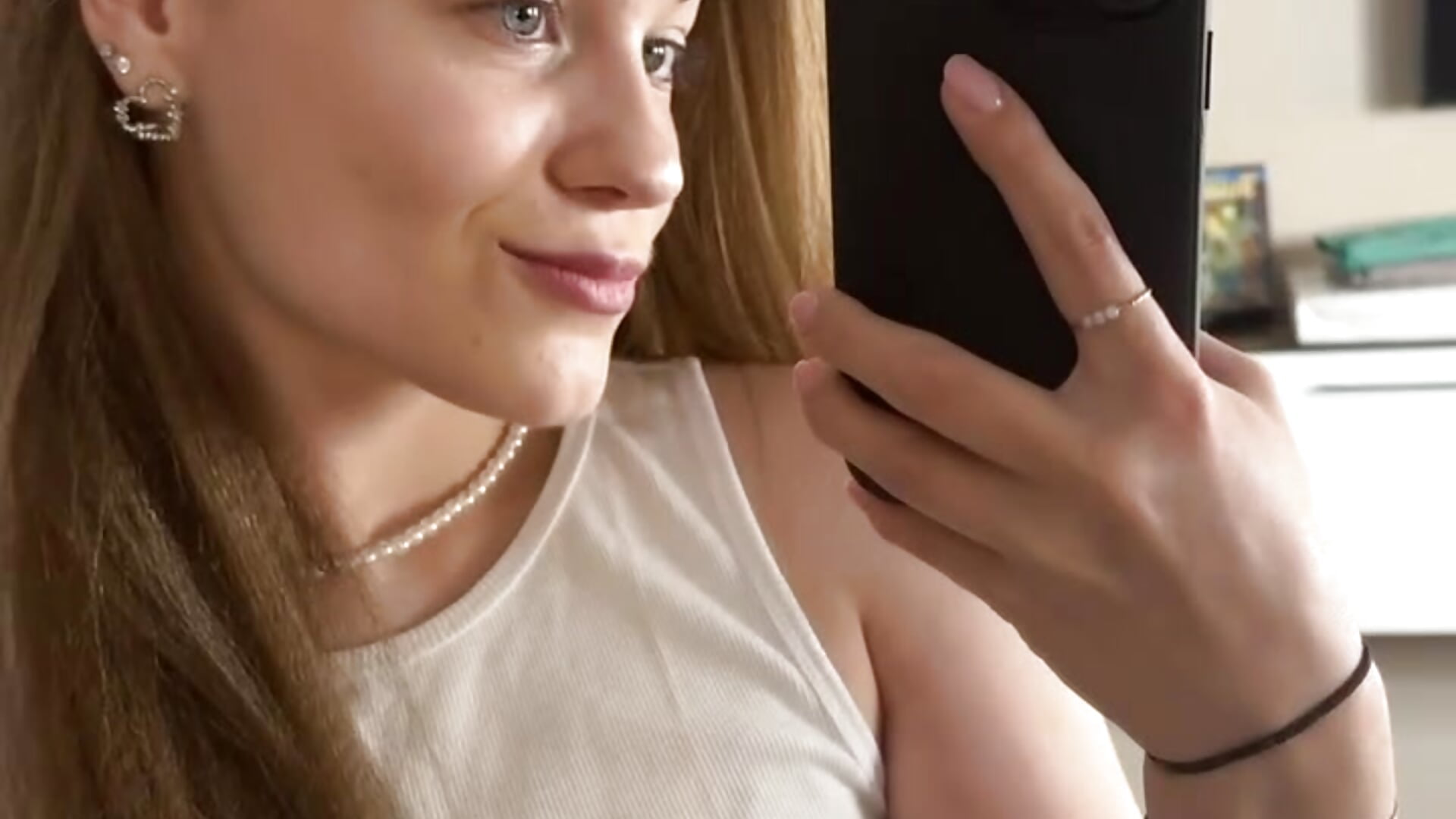Piercing - video by ElletteAyres cam model