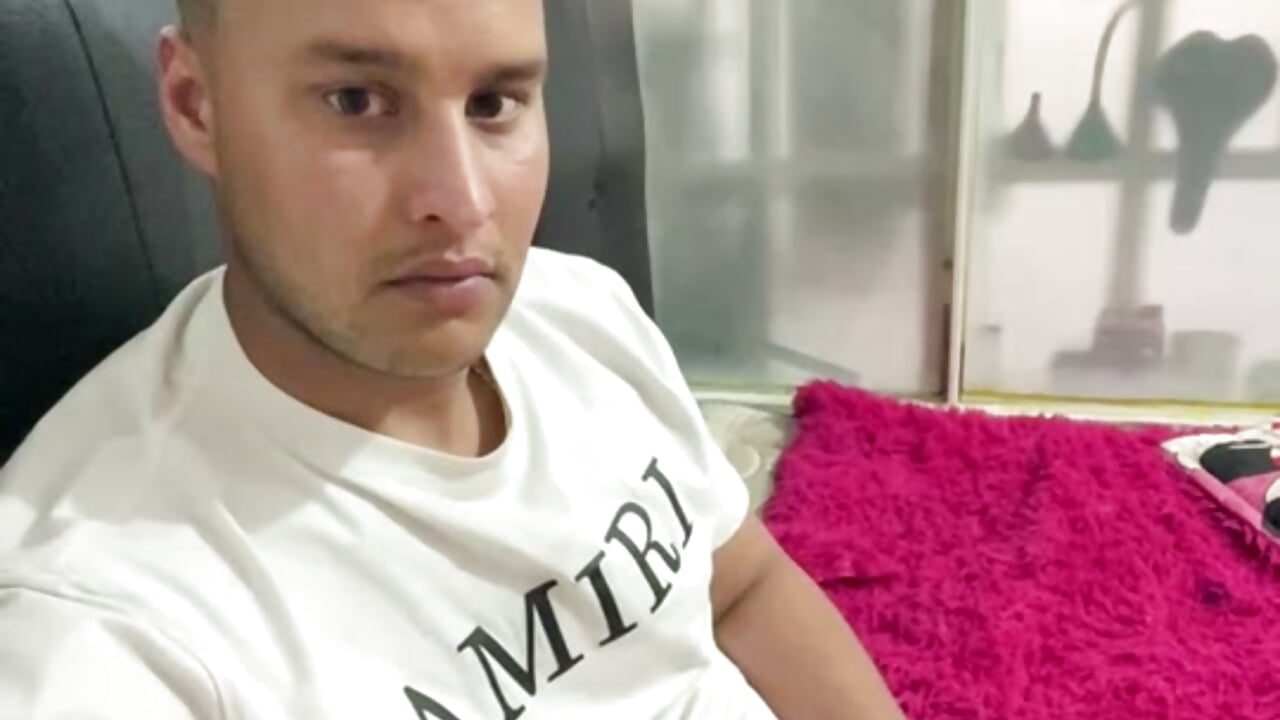 [15 Jun 15:35] Public Show - video by Latino_jr cam model