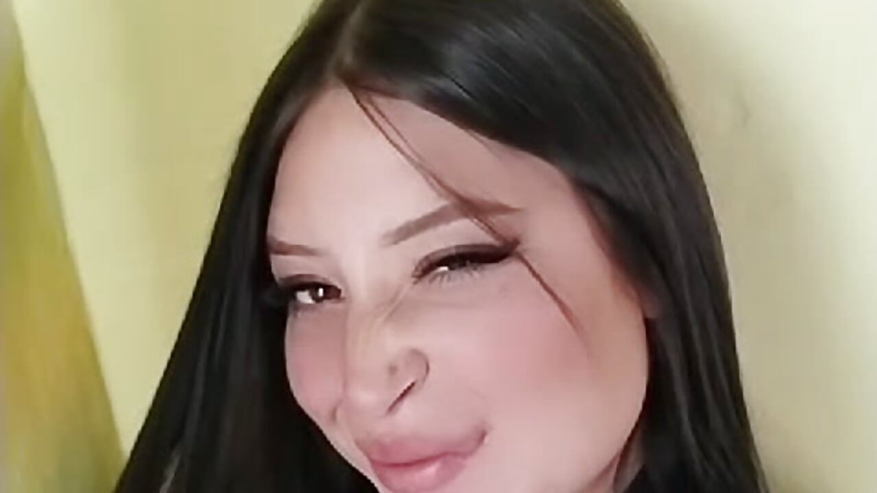 kisses 🤭🥂 - video by Laira_scott cam model