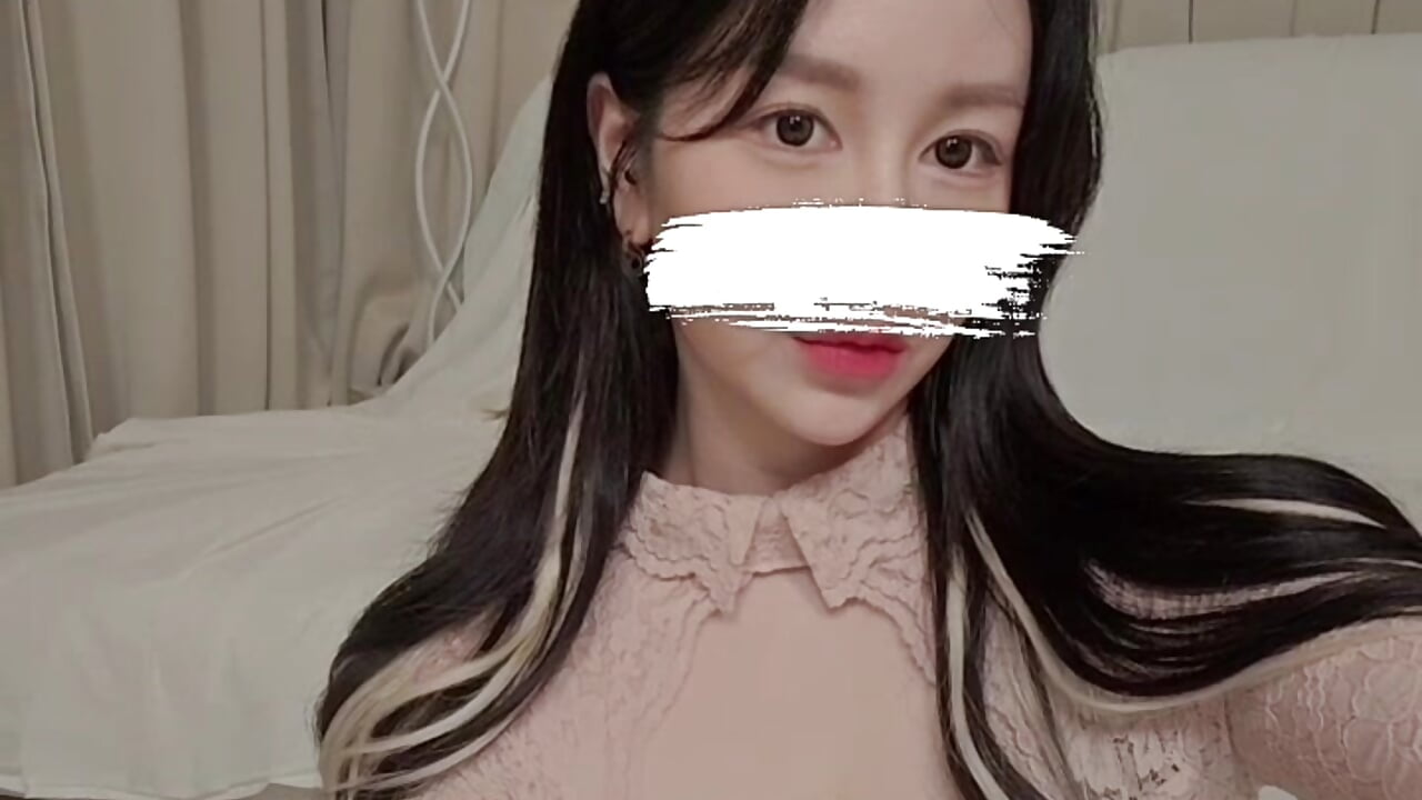 sexy😷cutie🐶💕 lol - video by 2hyun__KOREA cam model
