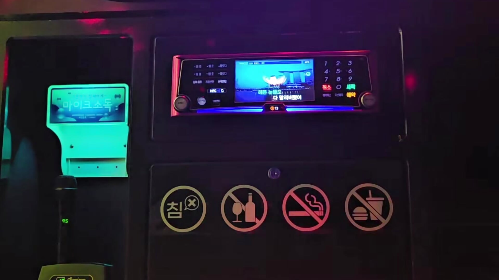 포효:사나운짐승이크게울부짖는소리