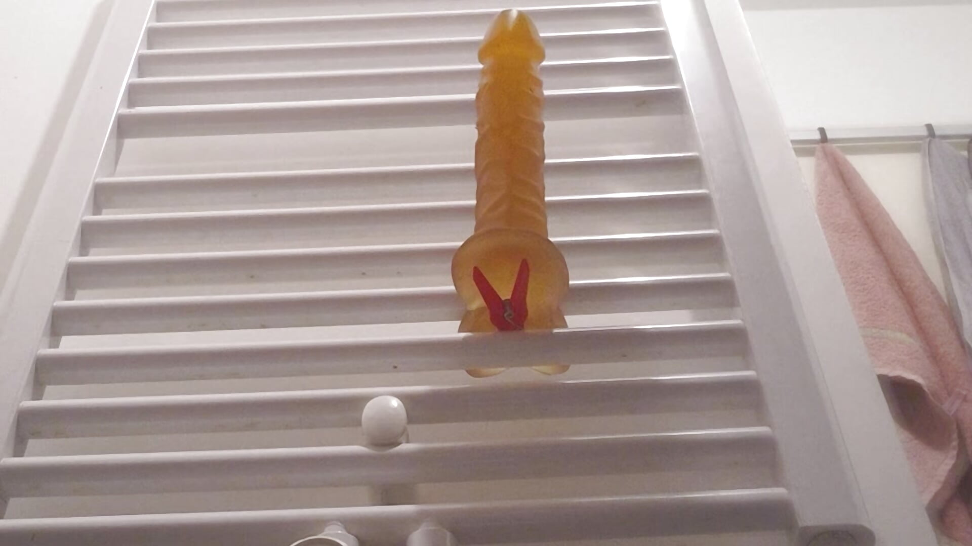 Un bon coup de gode fini par une petite double