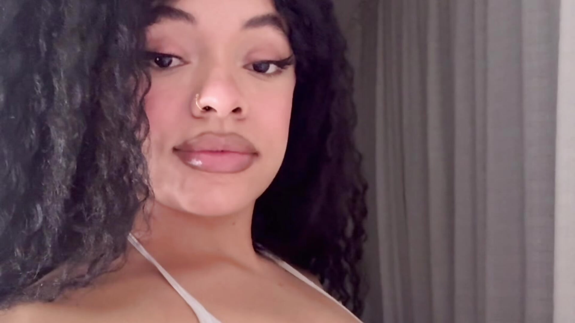 Muah - video by Alyssa_Houston cam model