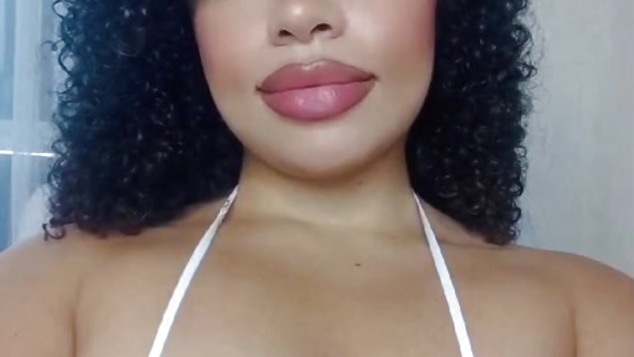 Two pretty flowers - video by Alyssa_Houston cam model