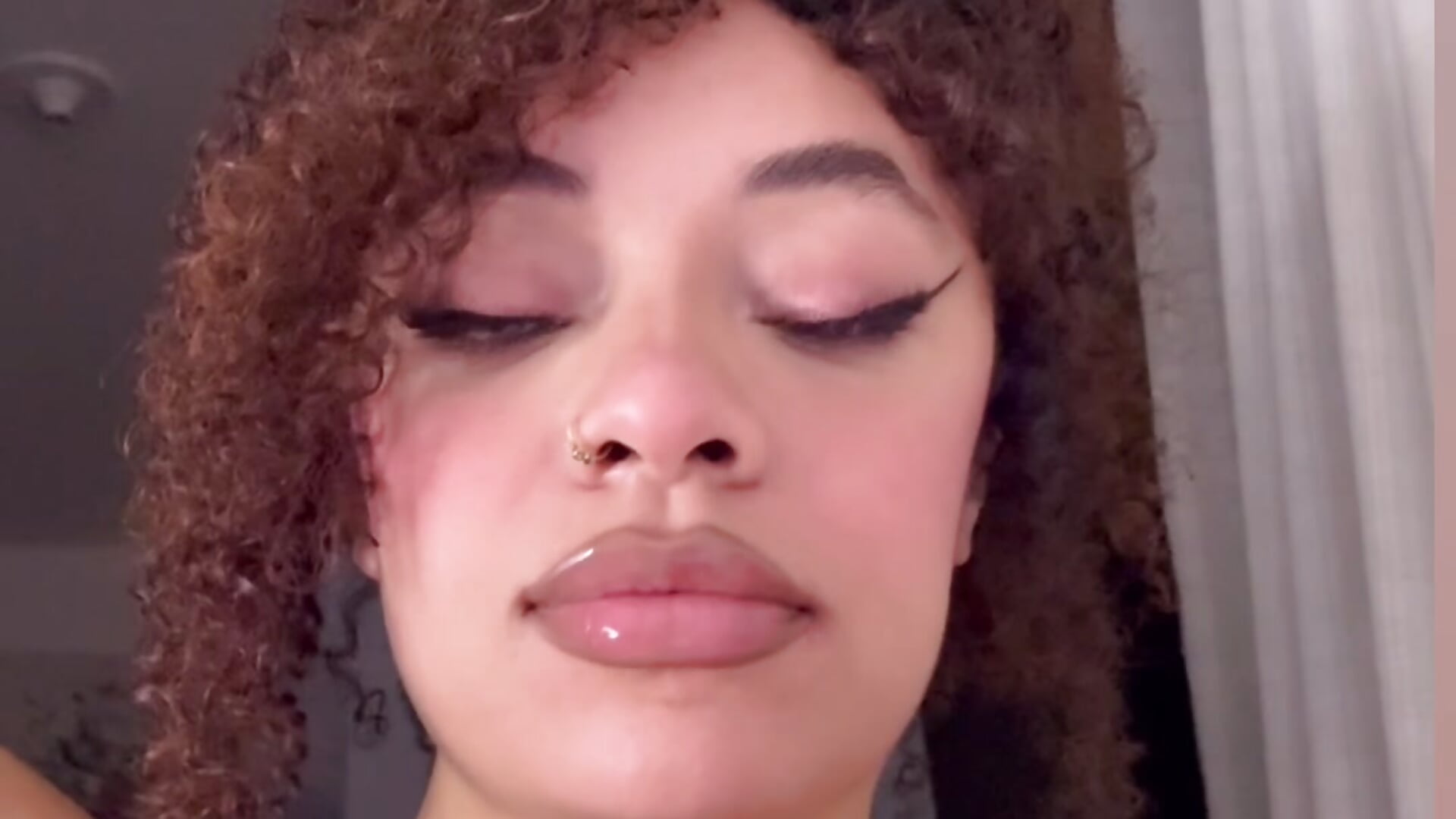 😈 - video by Alyssa_Houston cam model