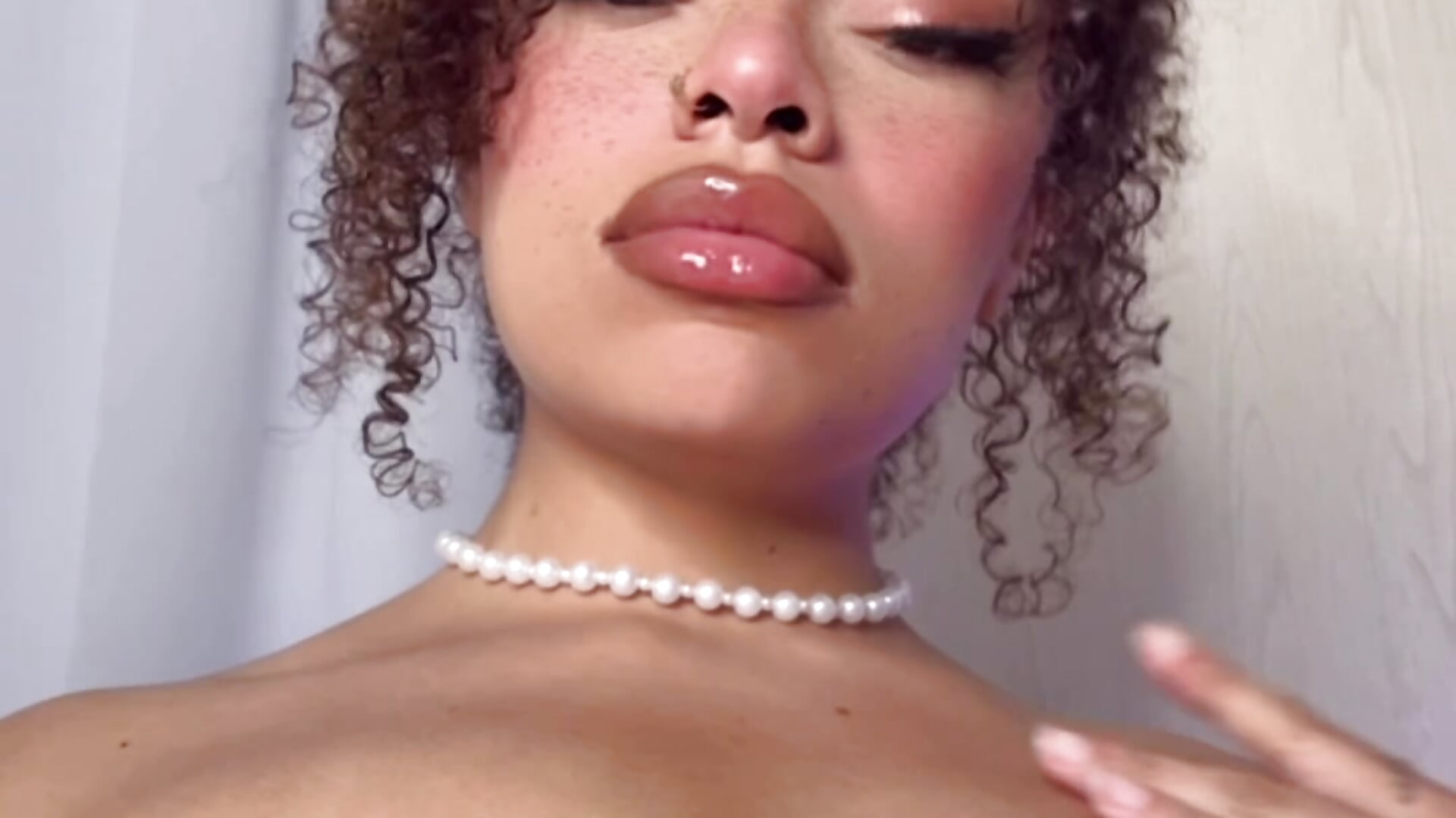 A todas las mamasitas que escuchan dancehall - video by Alyssa_Houston cam model