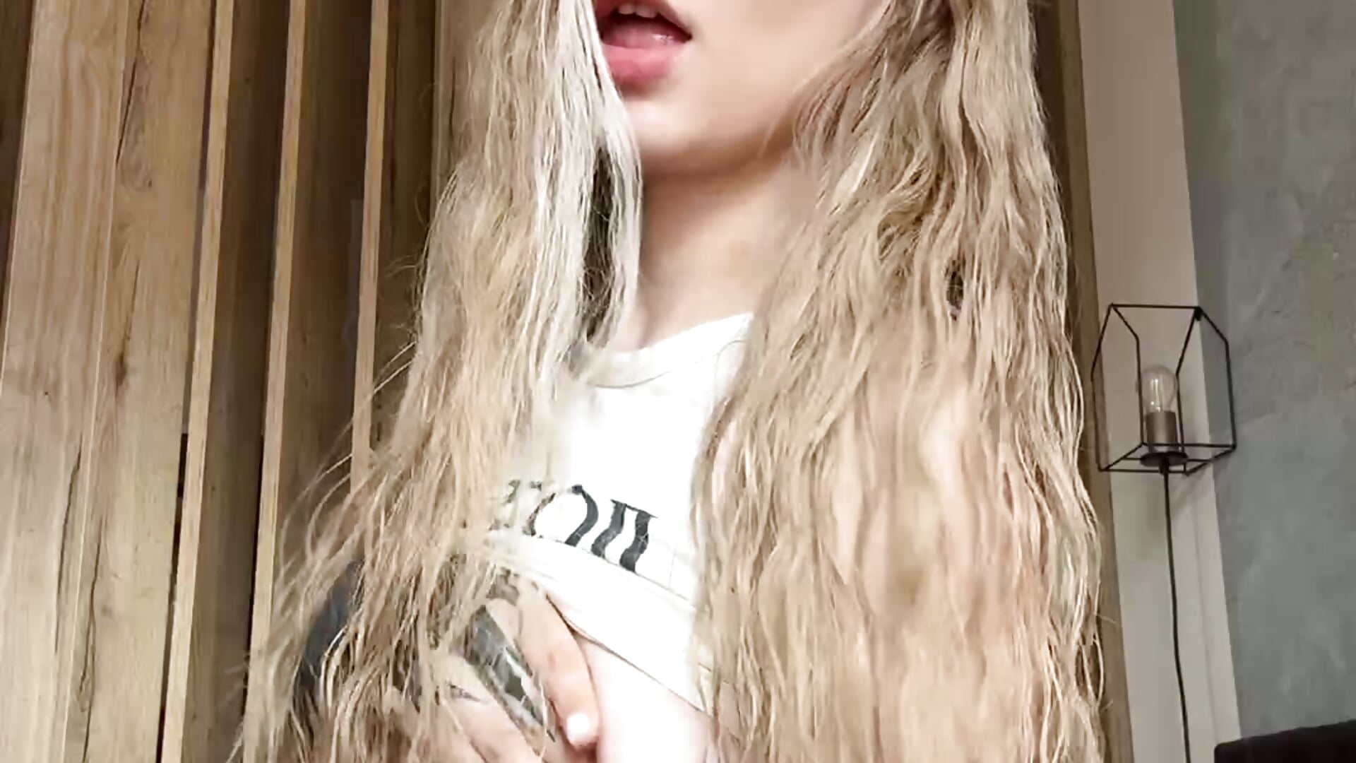 slowly ride on your…pillow - video van Baby_Tiny cam-model