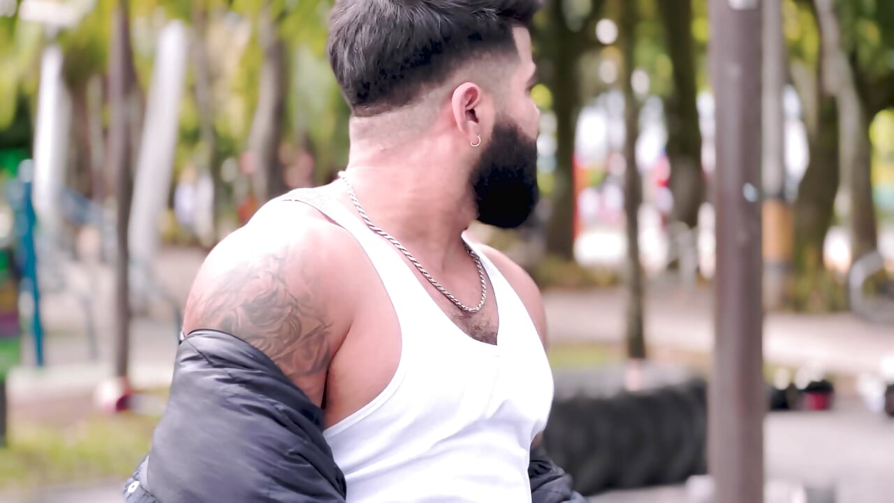 profile-intro-video-1765652450 - video av Lyon_vach cam model