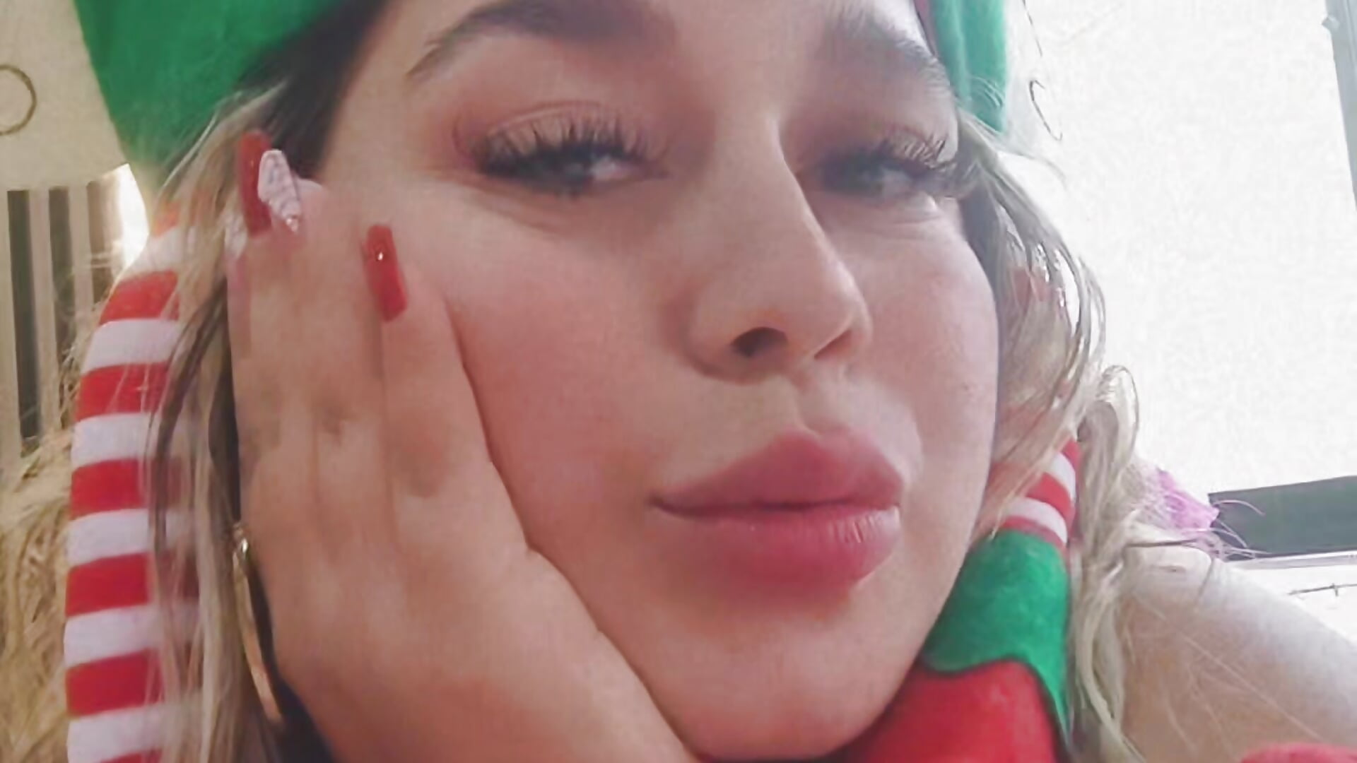 Merry Christmas 💃🏼🎉🎊🎇🎆🎁 - video by LaurenWelly_ cam model