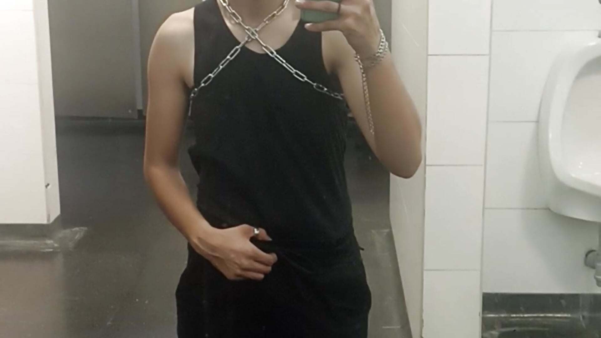 Chilling in a dark nigth - video by Jp_Colleman cam model