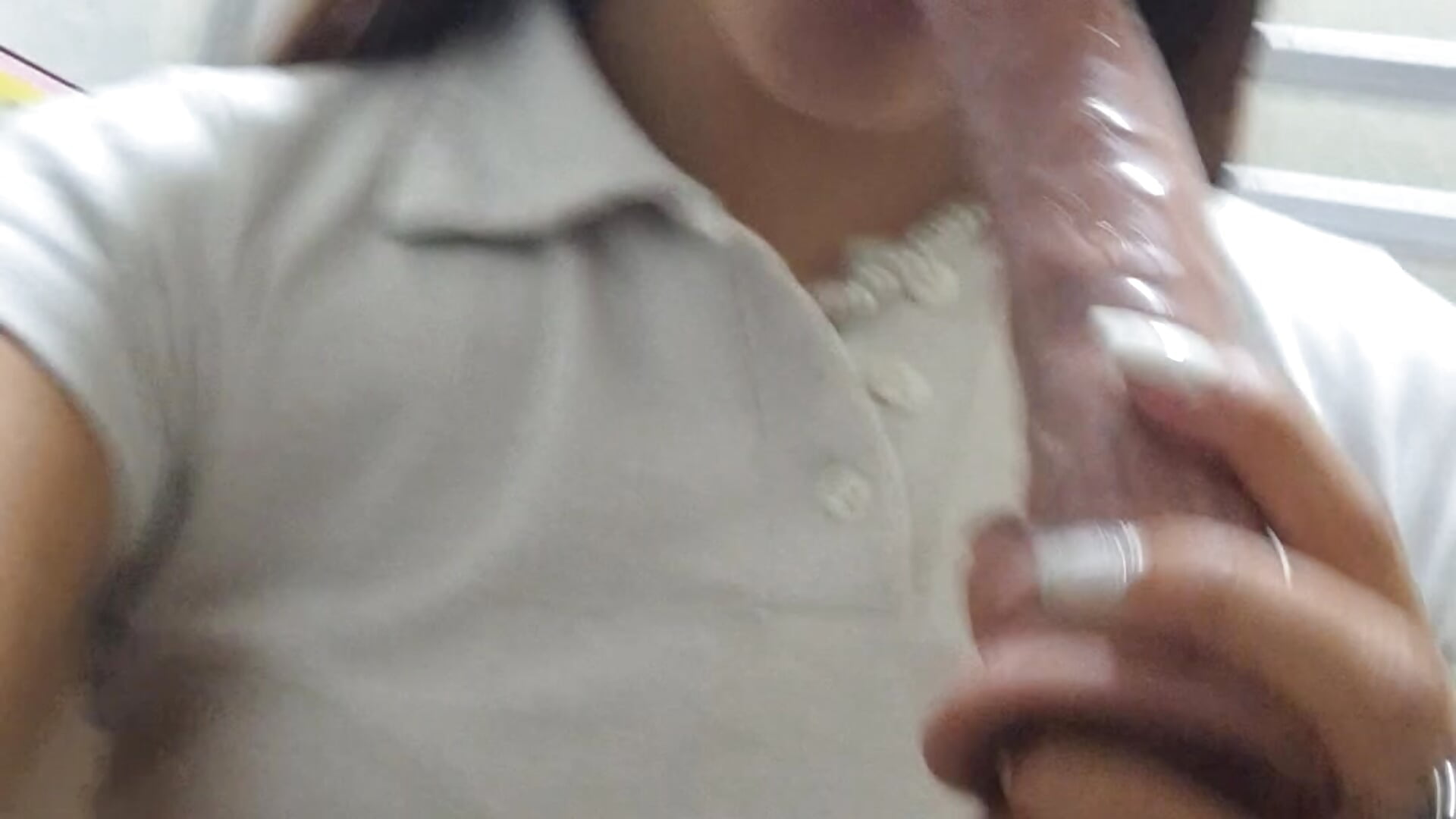 I suck and masturbate with a dildo, I squirt in a public bathroom 😈