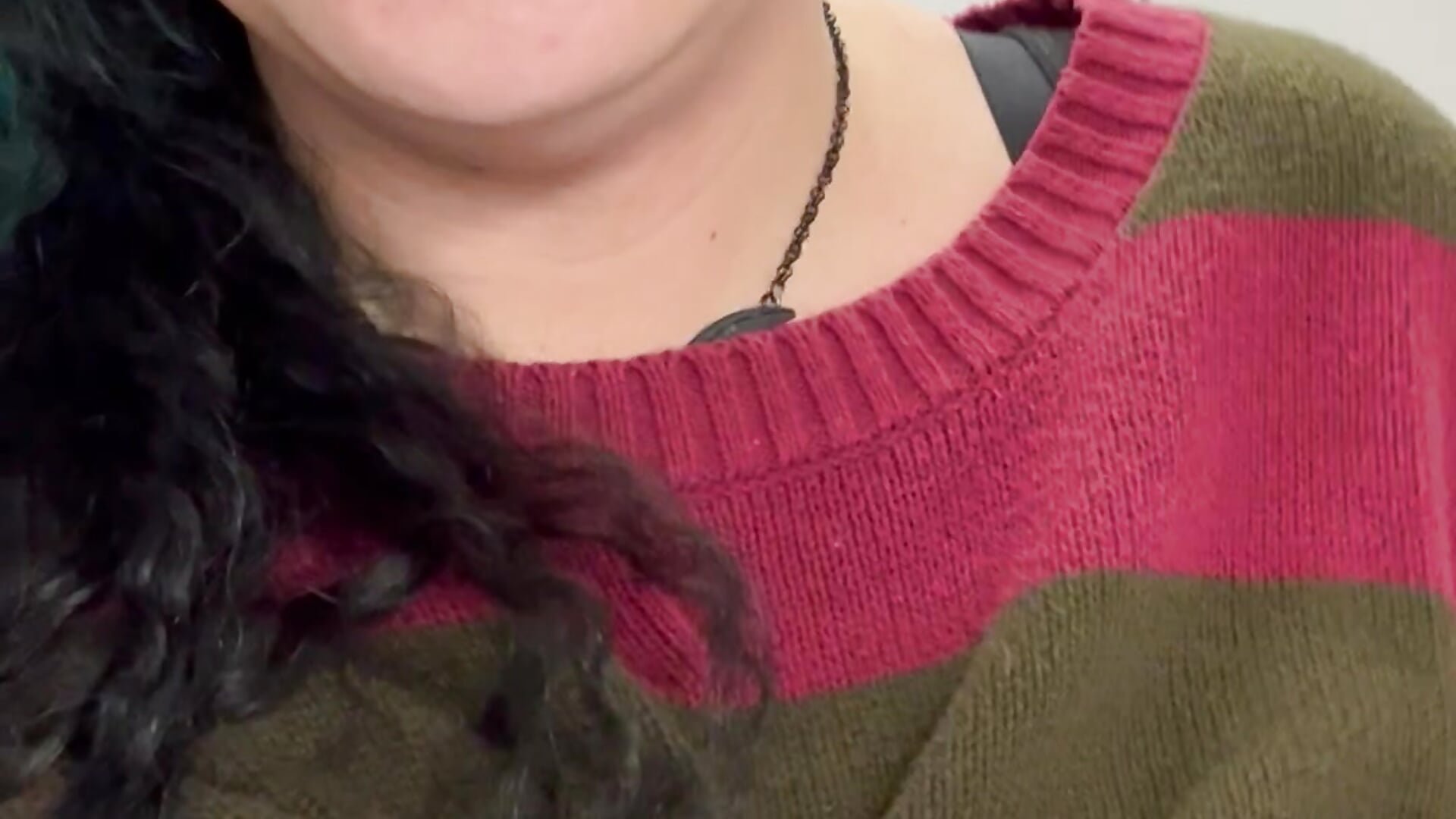 Horny AF on the plane - have to excuse myself to go to the washroom to touch myself - video by Missy-Dee cam model