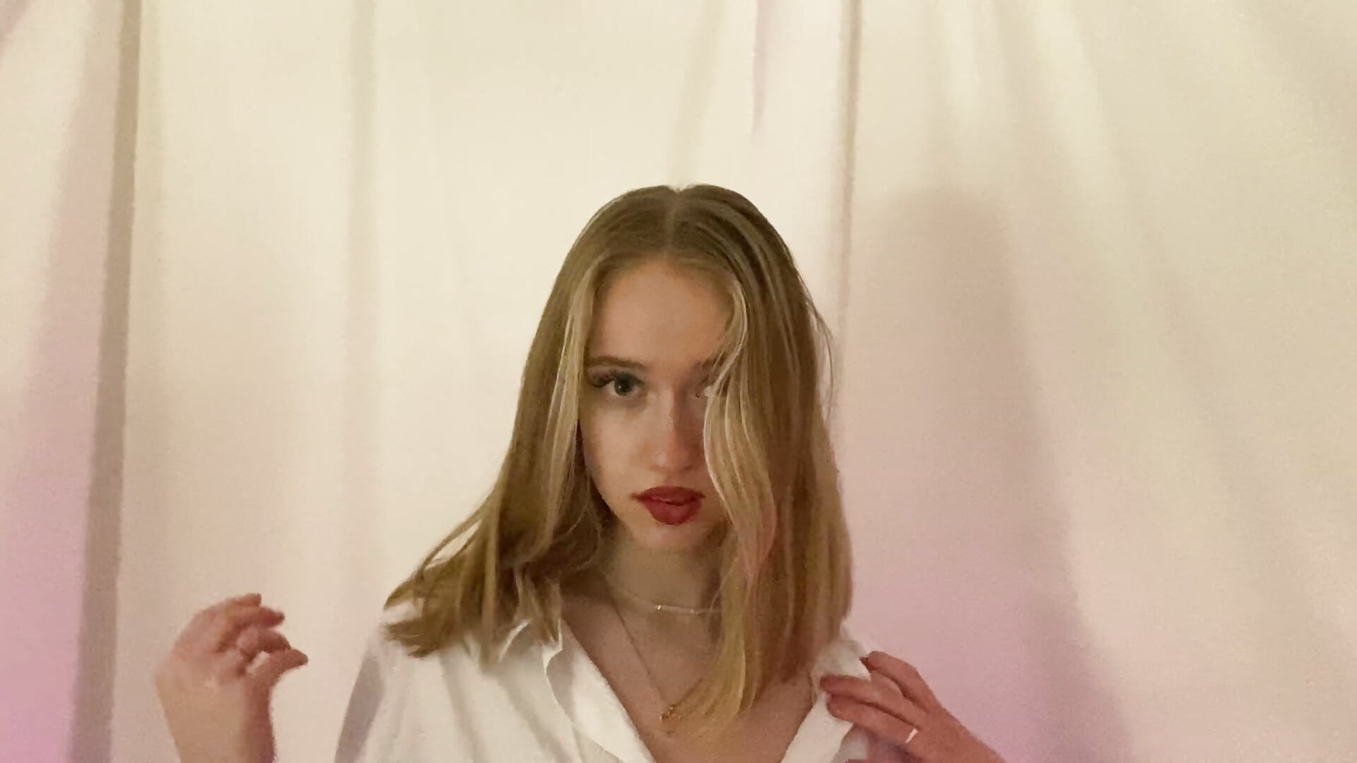 Hot tease! - video by CwenHetherington cam model