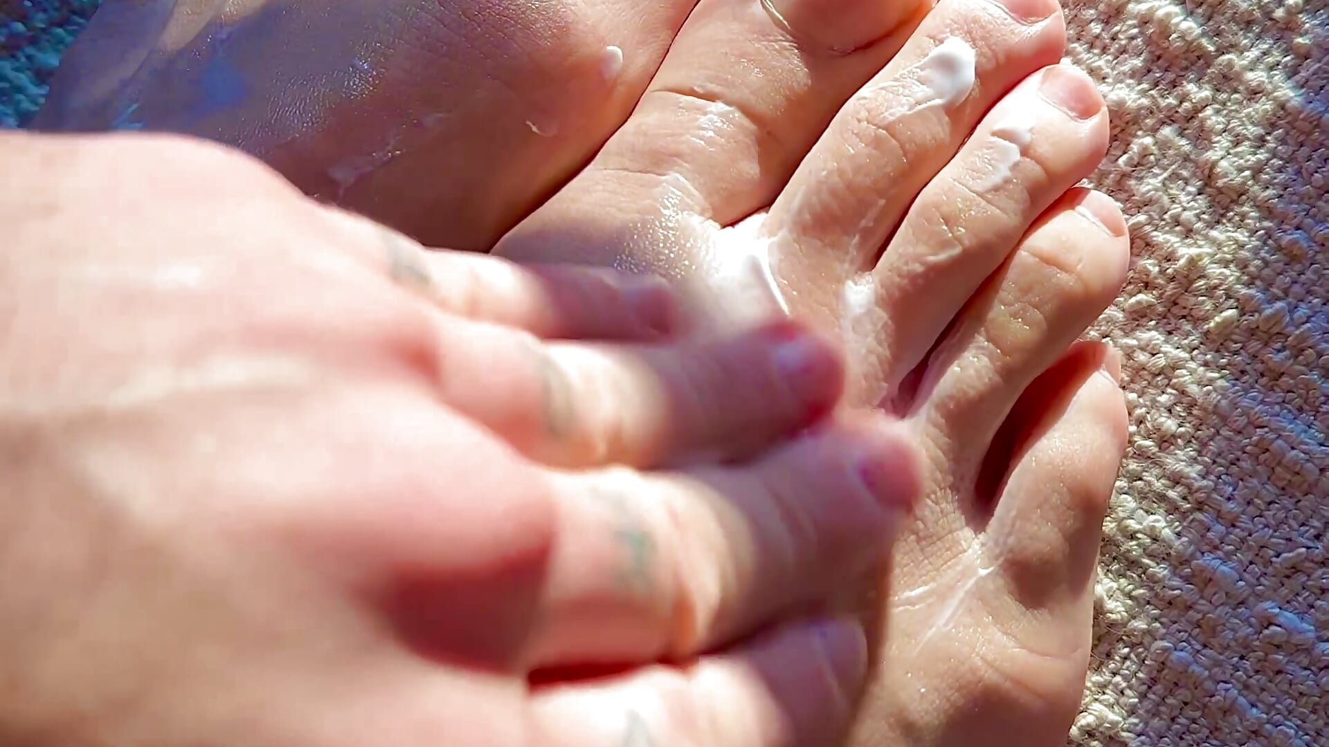 Massage with cream on my feet 🦶🏻🍦
