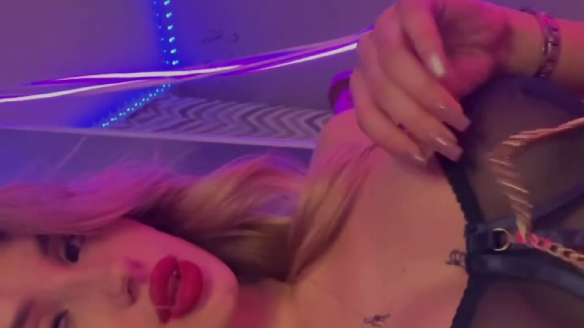 Do you like my boobs? - video oleh model kamera Danger_Bella