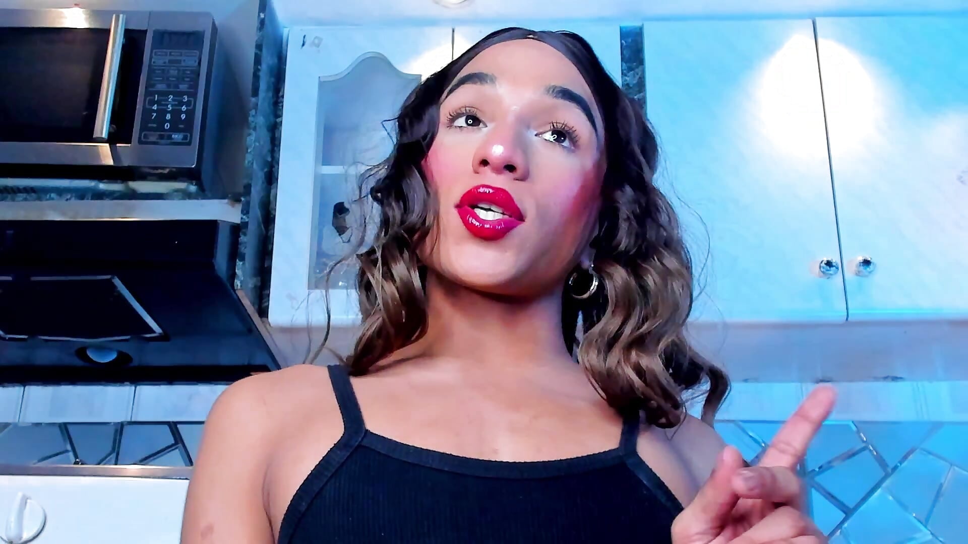 sexy lips for u - video by Riley_Blue cam model