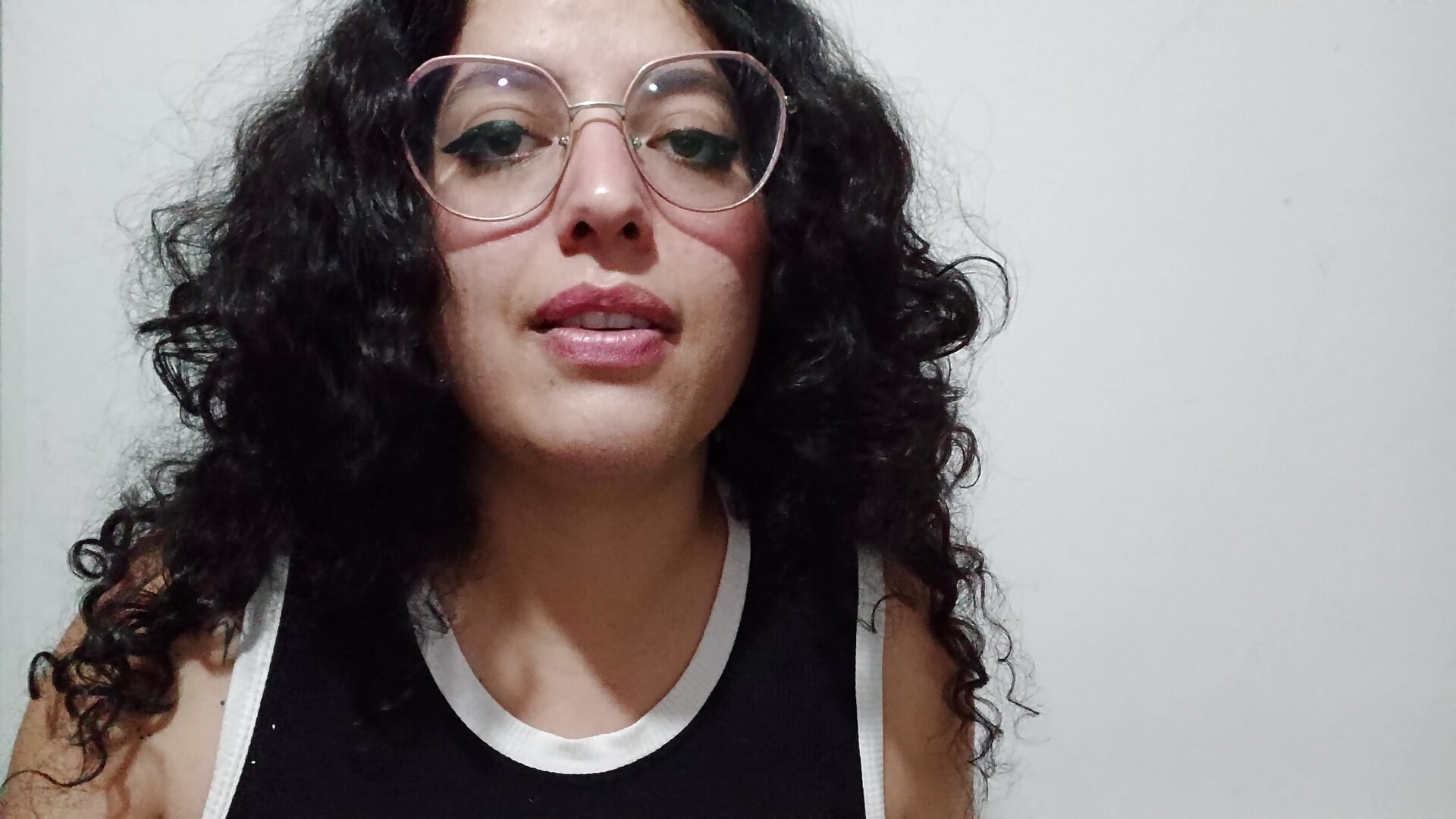 Te encontre oliendo la ropa interior de la vecina, ahora vas a tener que hacer todo lo que te diga