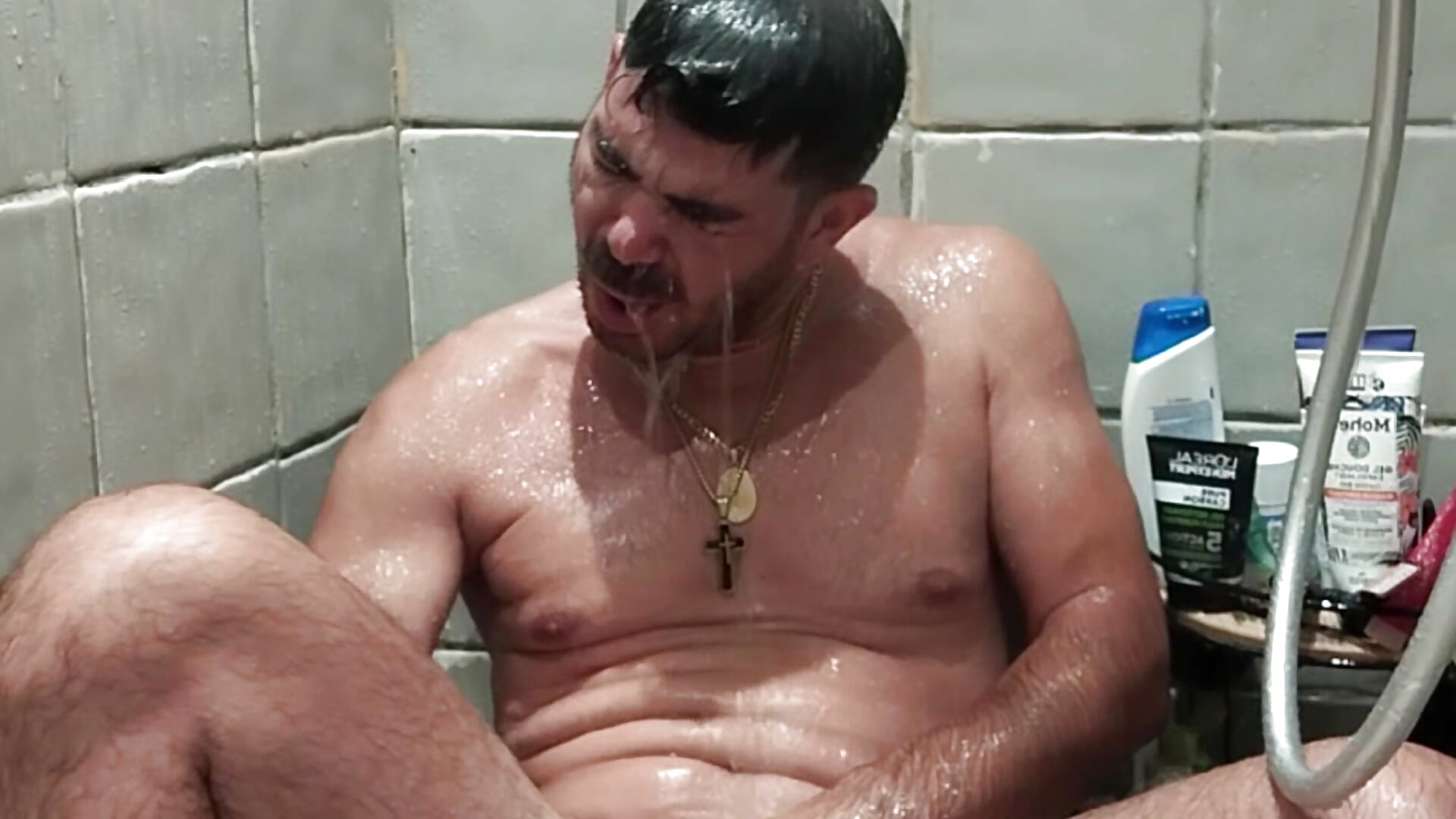 PLAISIR ANAL SOUS LA DOUCHE - video van DIEGODELAVERGE cam-model