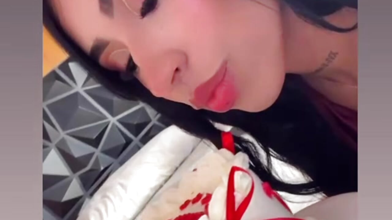 It's today!! It's today!!!!Want a cake ?🎂🎈 - vídeo de la modelo de cam Wendy_Marchall