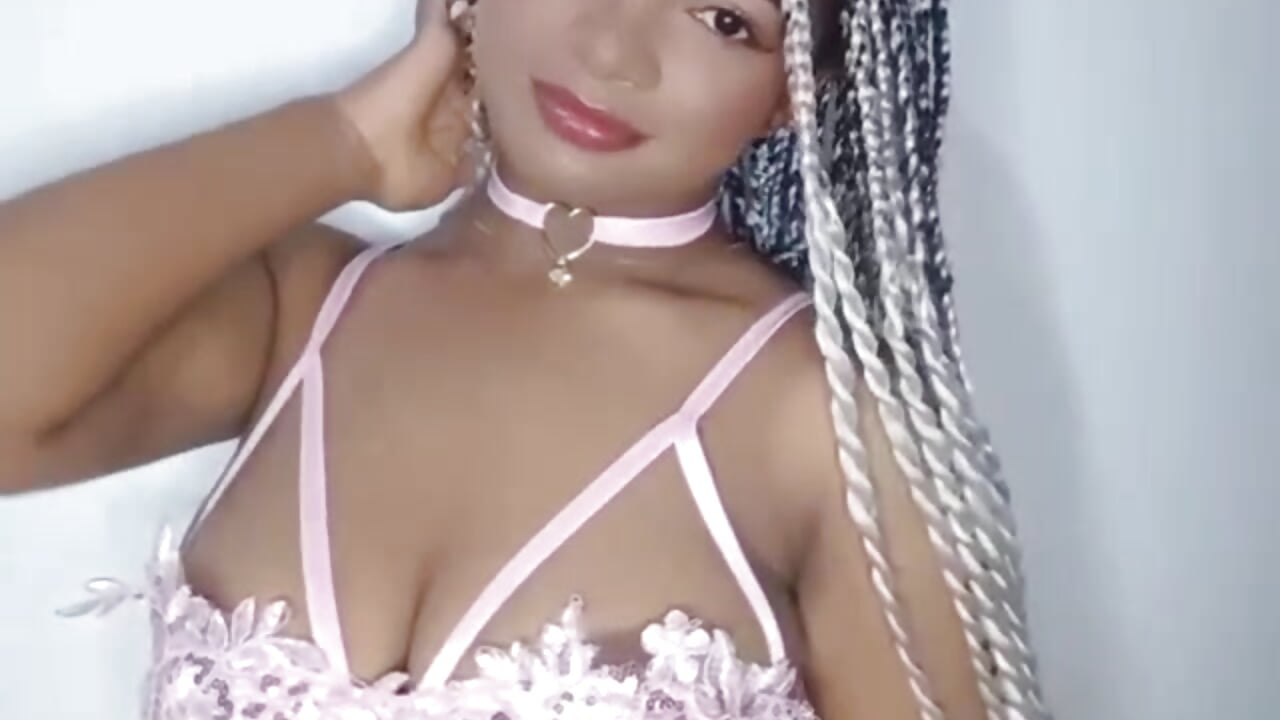 “I’m not just your brunette… I’m your most real fantasy 🔥” - Video von mychell_ch Cam-Model