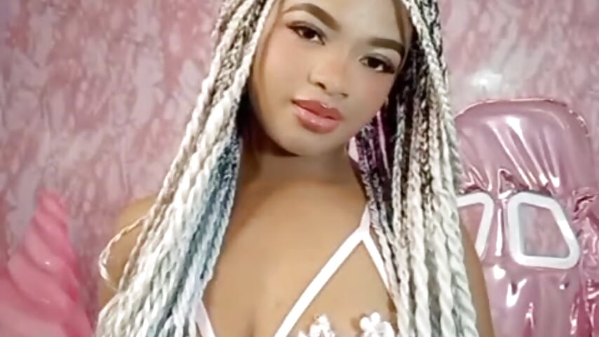 “Do you dare to see what's behind this mischievous smile?” - Video von mychell_ch Cam-Model