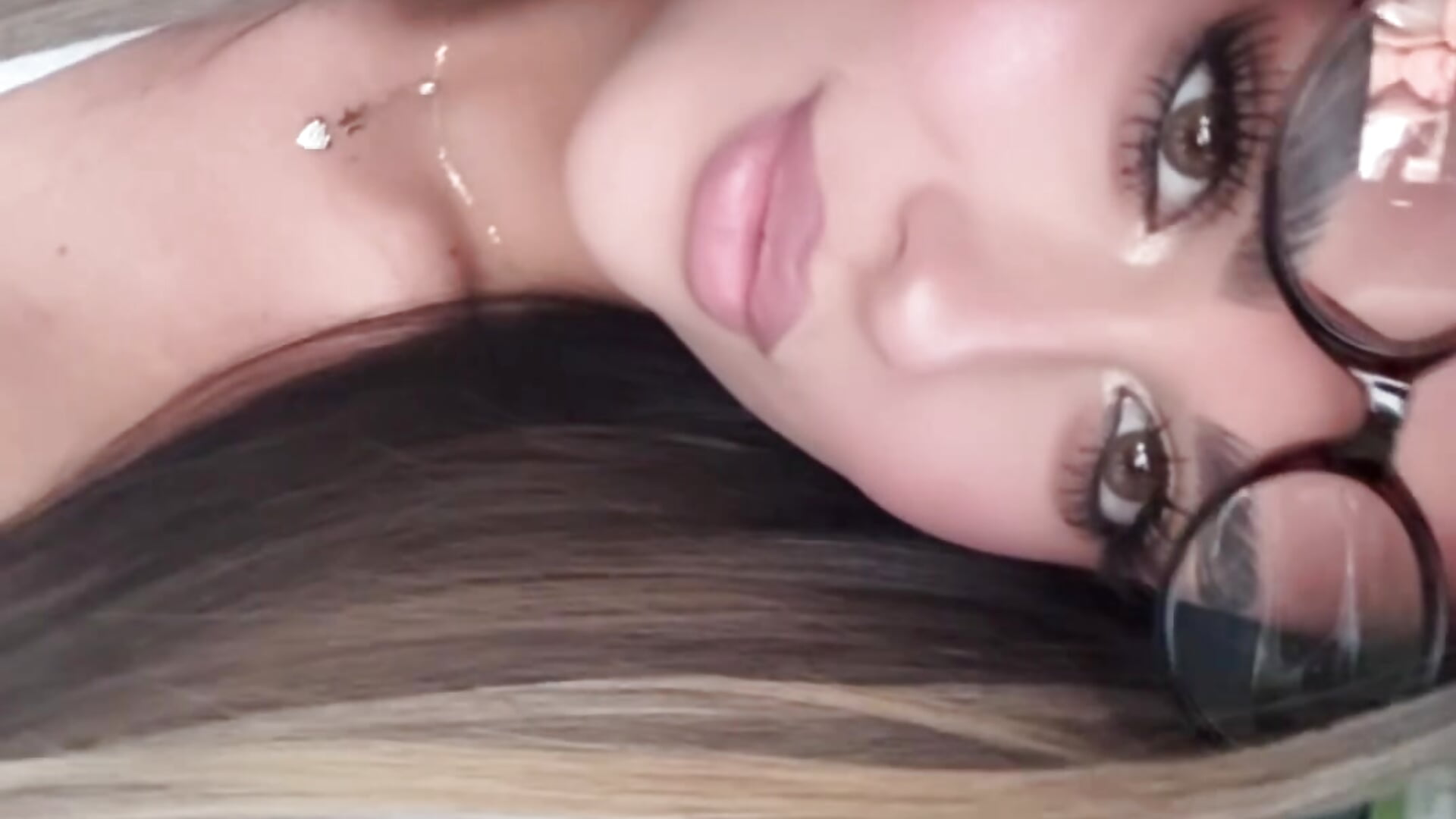 Can You Handle Eye Contact? - فيديو من YasmineShaw موديل الكام